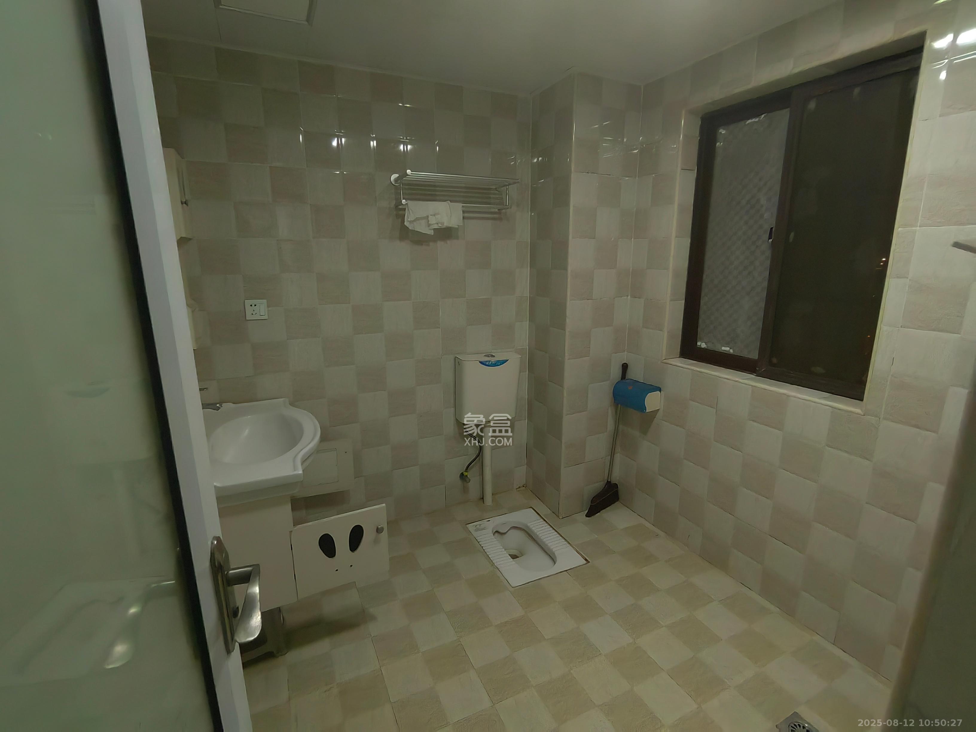 三景华御  3室2厅2卫    2200.0元/月 三景华御  3室2厅2卫    2200.0元/月室内图