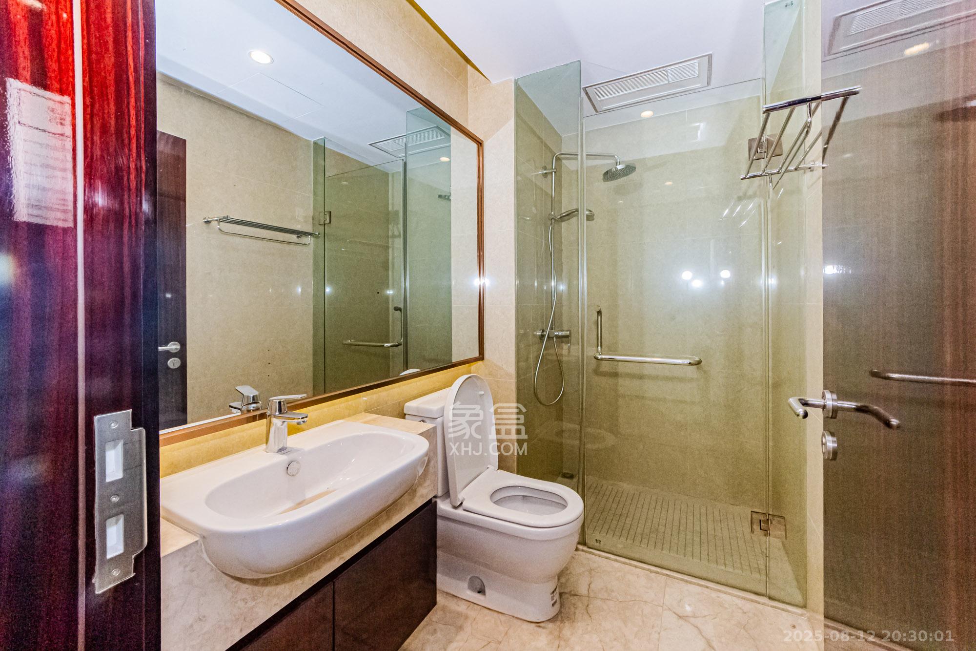 北辰定江洋  3室2厅2卫    330.0万卫生间