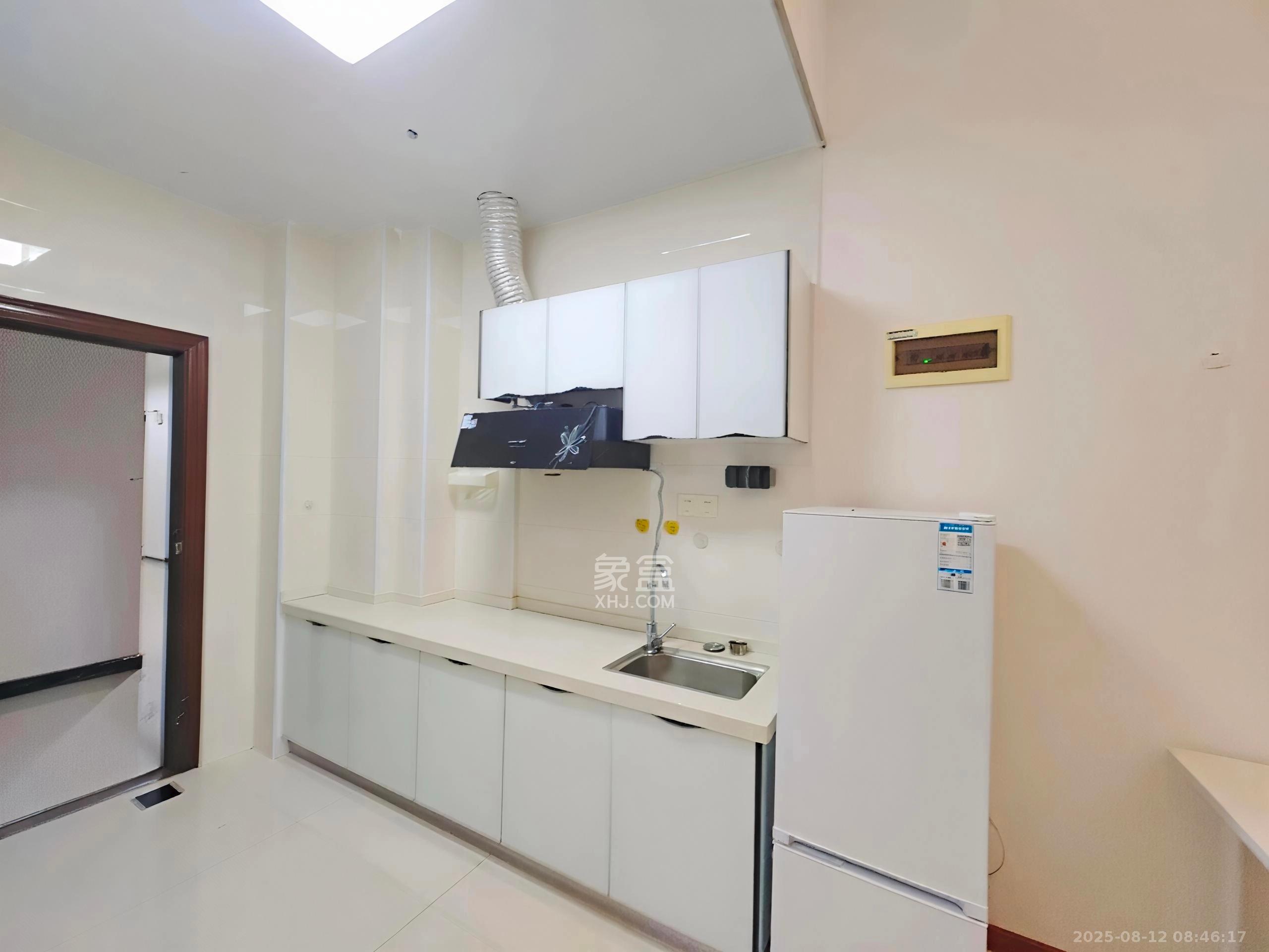 华侨假日中心(晟华苑) 1室1厅1卫 1700.0元/月 华侨假日中心(晟华苑) 1室1厅1卫 1700.0元/月室内图