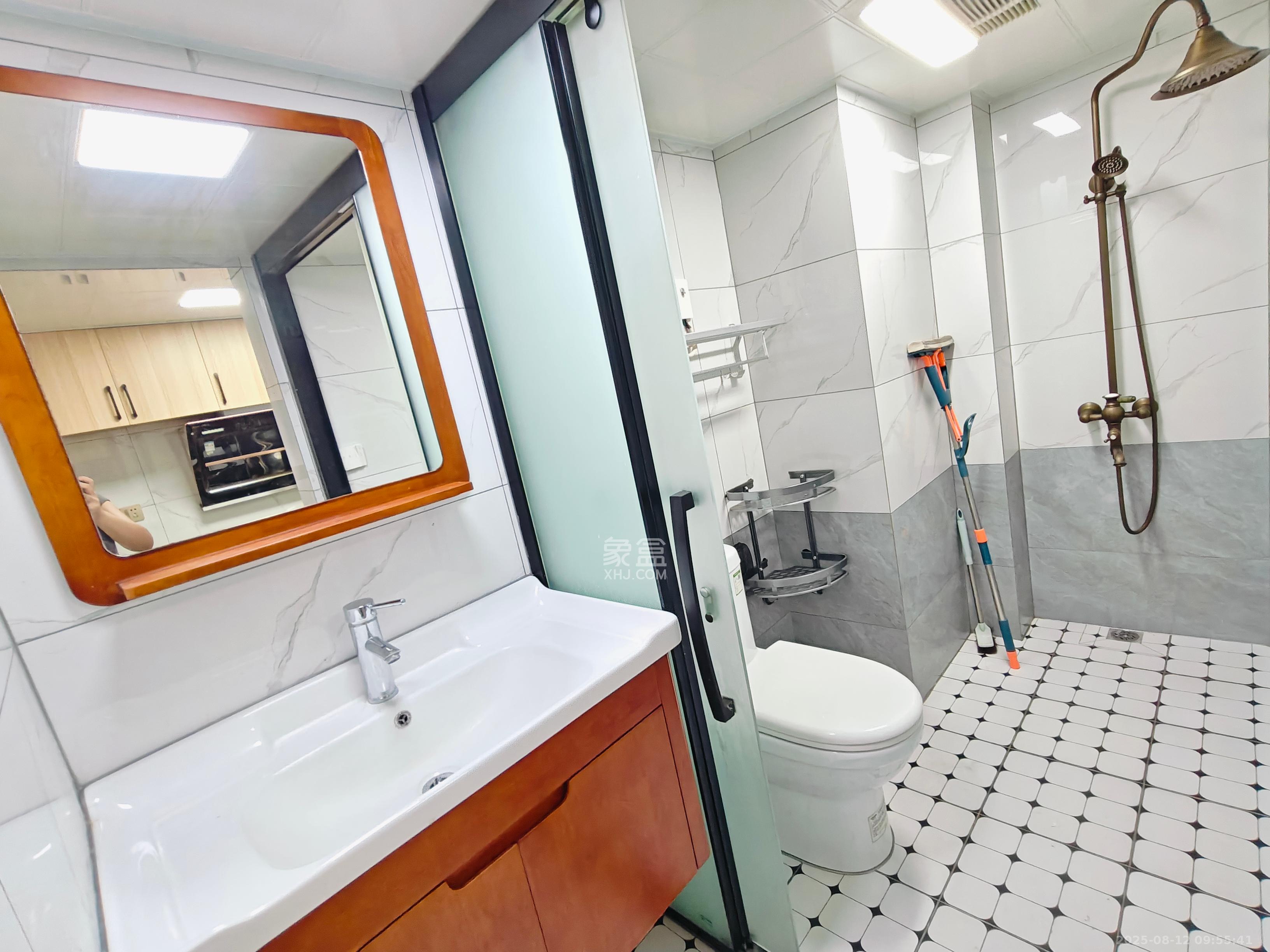 海伦春天  2室1厅1卫    1800.0元/月 海伦春天  2室1厅1卫    1800.0元/月室内图