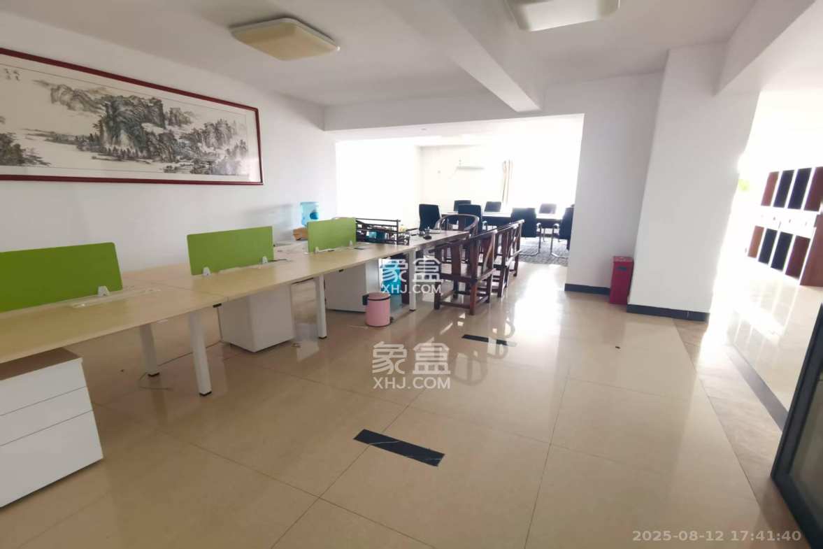 锦湘国际星城三期(锦绣苑) 3室3厅1卫 8000.0元/月 锦湘国际星城三期(锦绣苑) 3室3厅1卫 8000.0元/月室内图