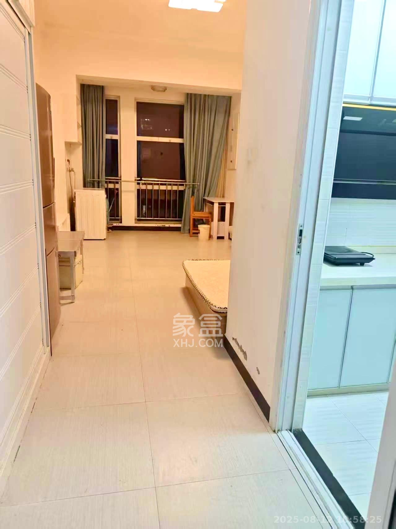 恒泰广场 1室1厅1卫 1500.0元/月 恒泰广场 1室1厅1卫 1500.0元/月室内图