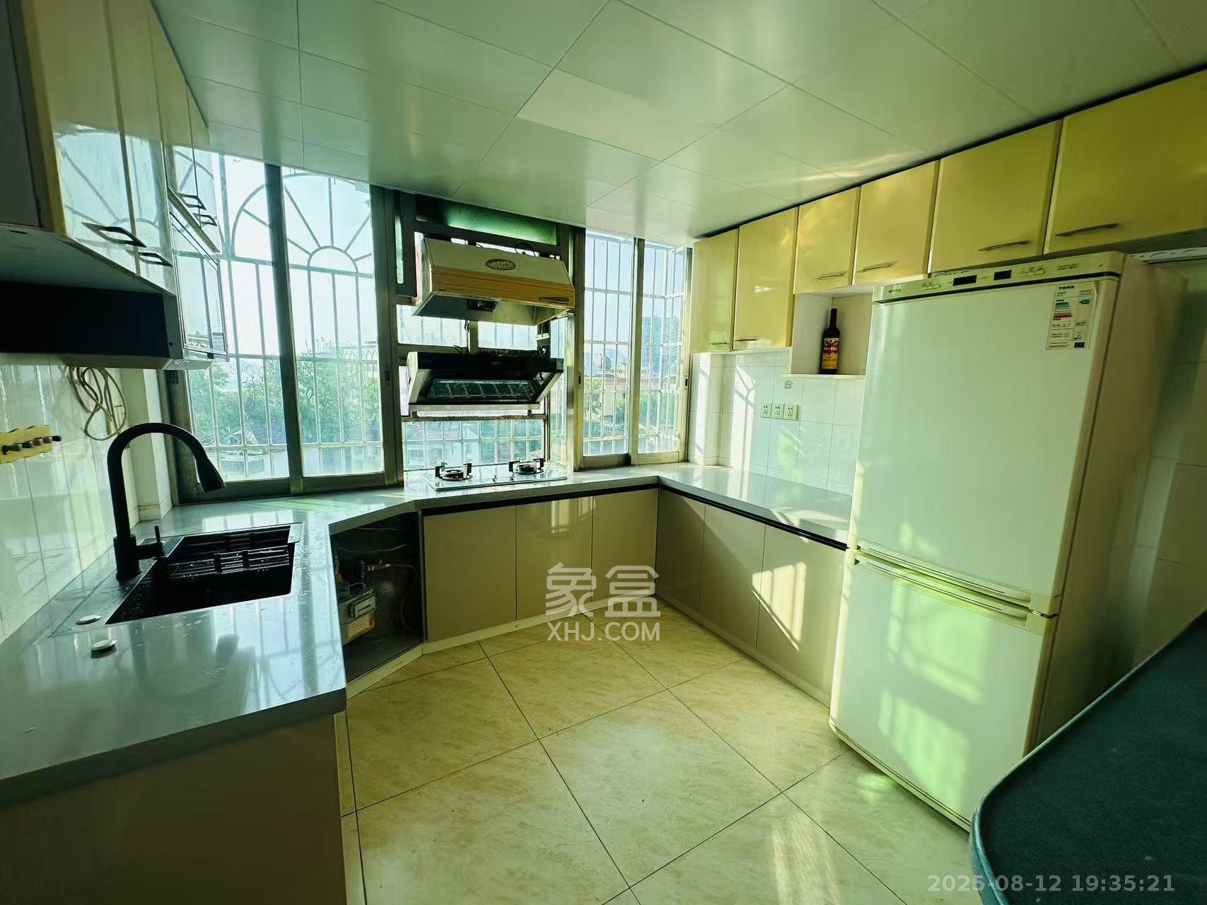 南沙公寓  2室2厅1卫    2100.0元/月 南沙公寓  2室2厅1卫    2100.0元/月室内图