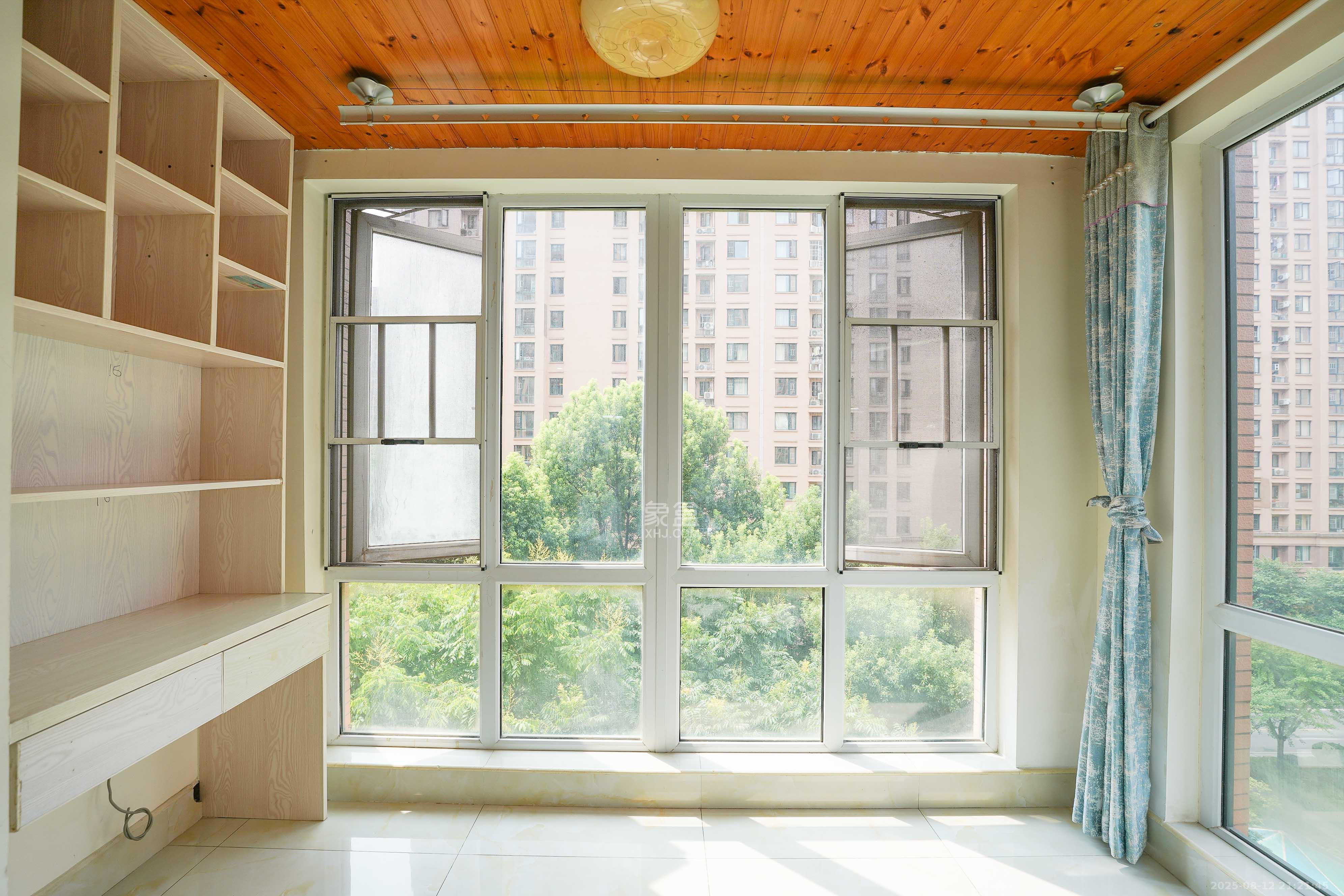 丽发新城 2室2厅1卫 55.0万 丽发新城 2室2厅1卫 55.0万阳台