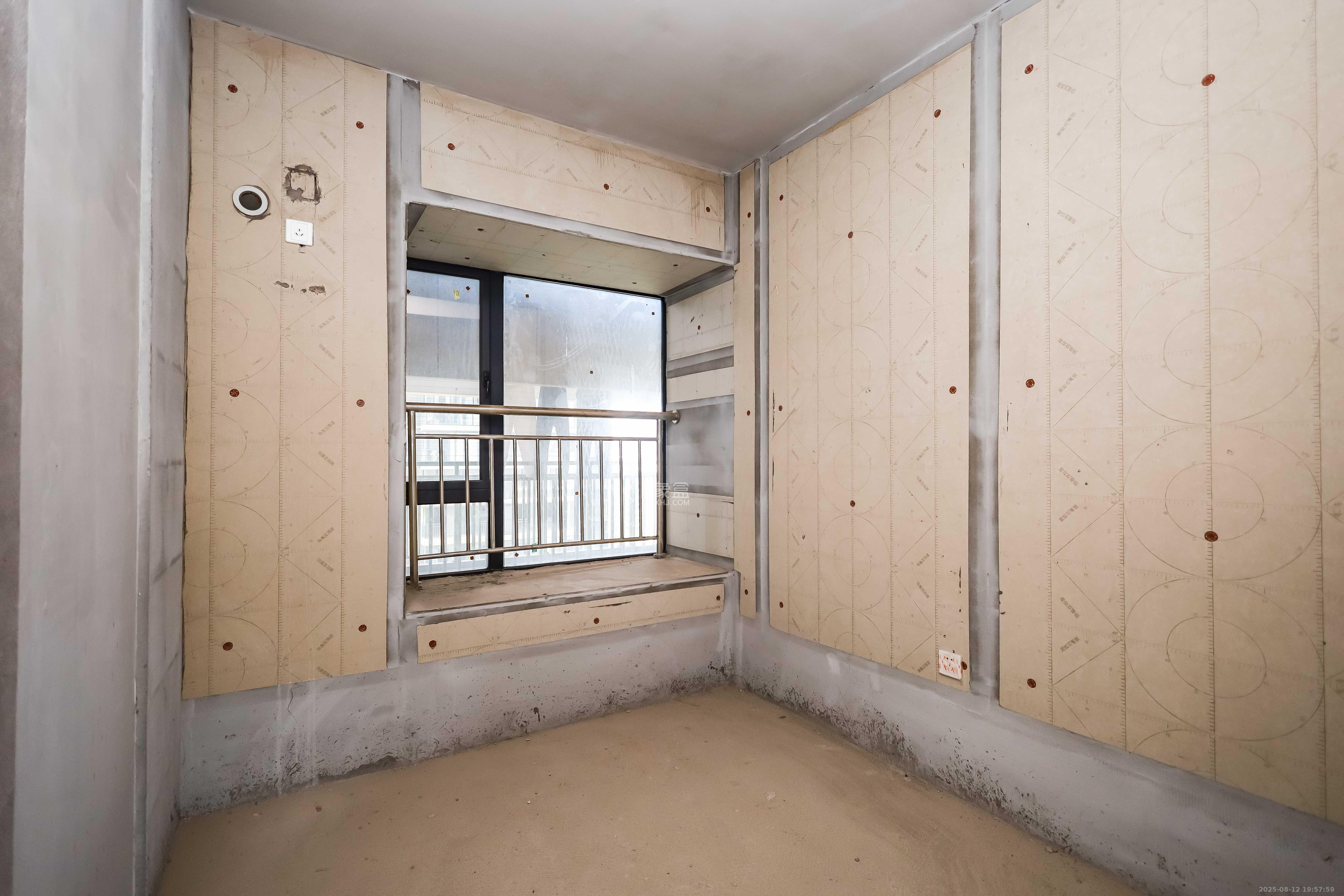 金侨风华府  4室2厅2卫    110.0万卧室