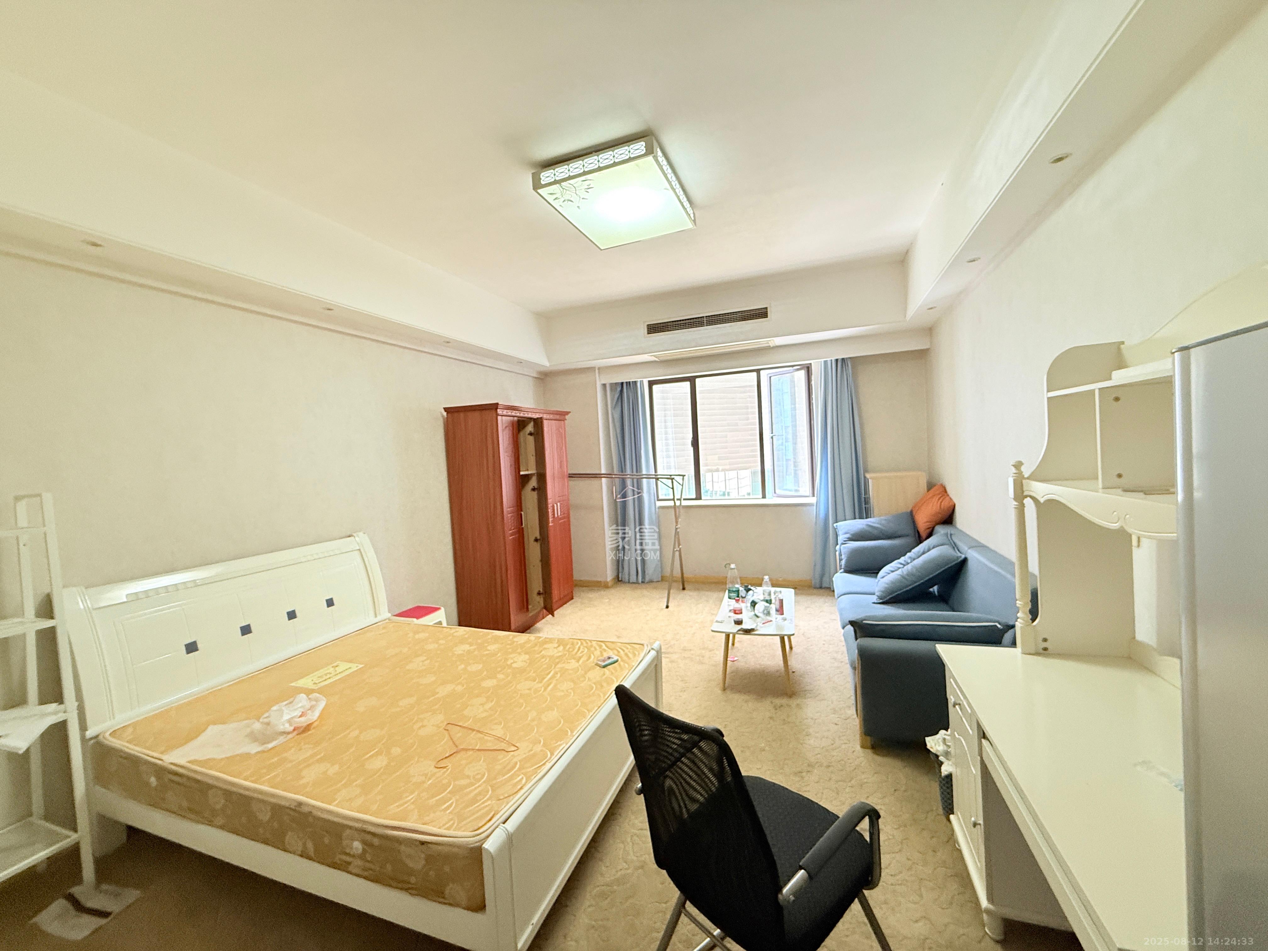 嘉斯茂购物广场(国中星城) 1室1厅1卫 1500.0元/月 嘉斯茂购物广场(国中星城) 1室1厅1卫 1500.0元/月室内图