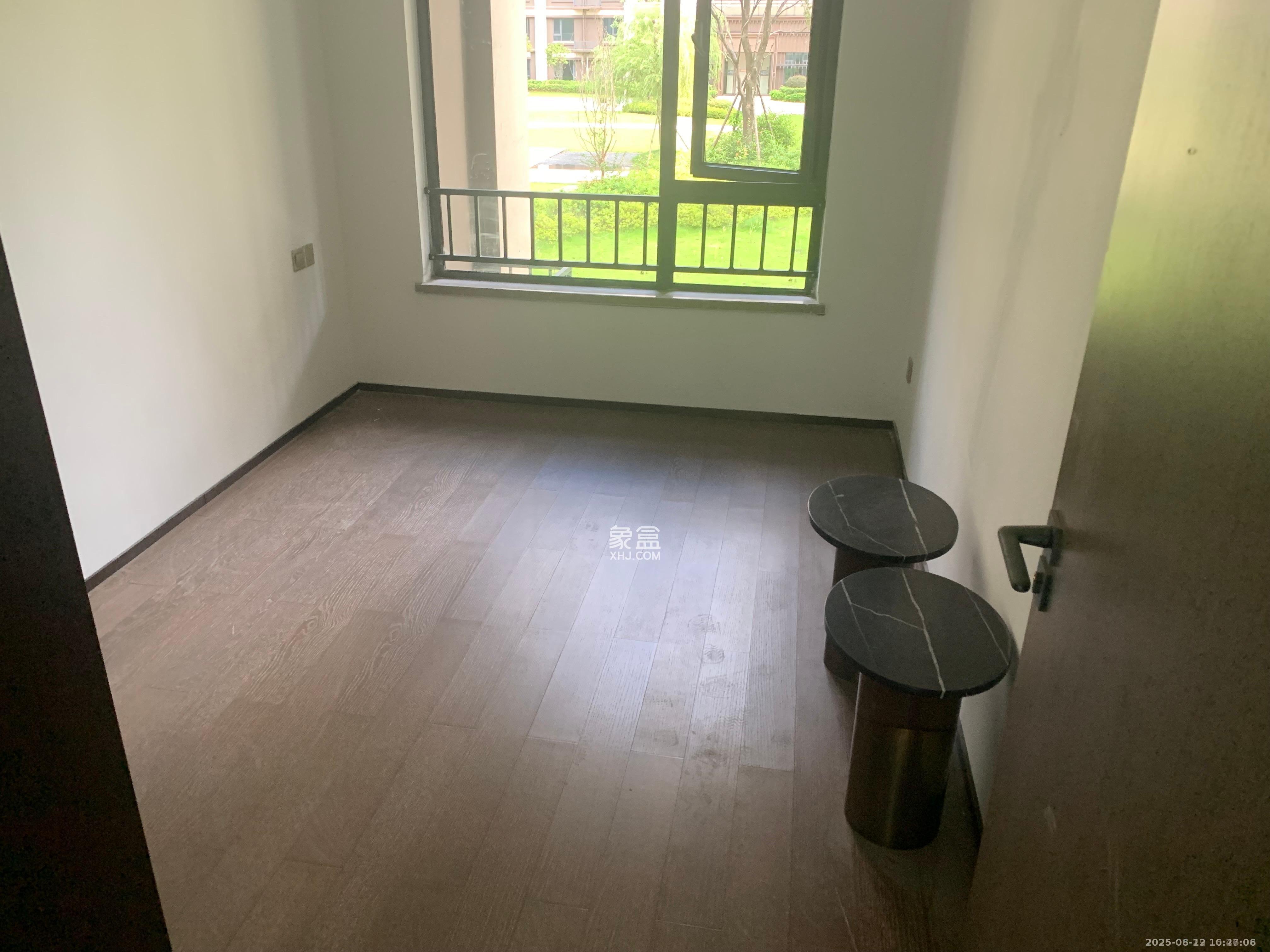 荣盛城 4室2厅2卫 2500.0元/月 荣盛城 4室2厅2卫 2500.0元/月室内图