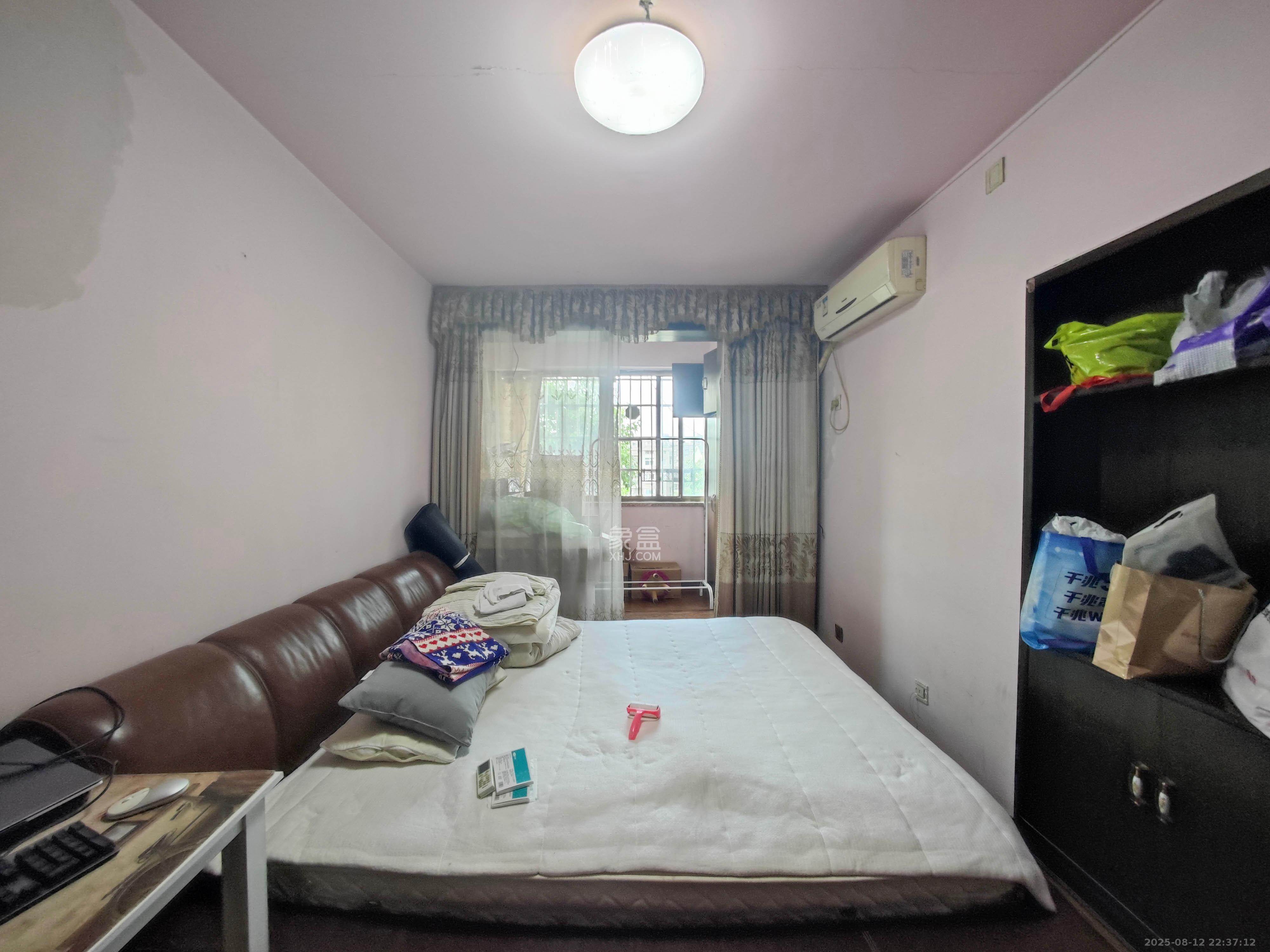 鄱阳小区  2室2厅1卫    46.0万卧室