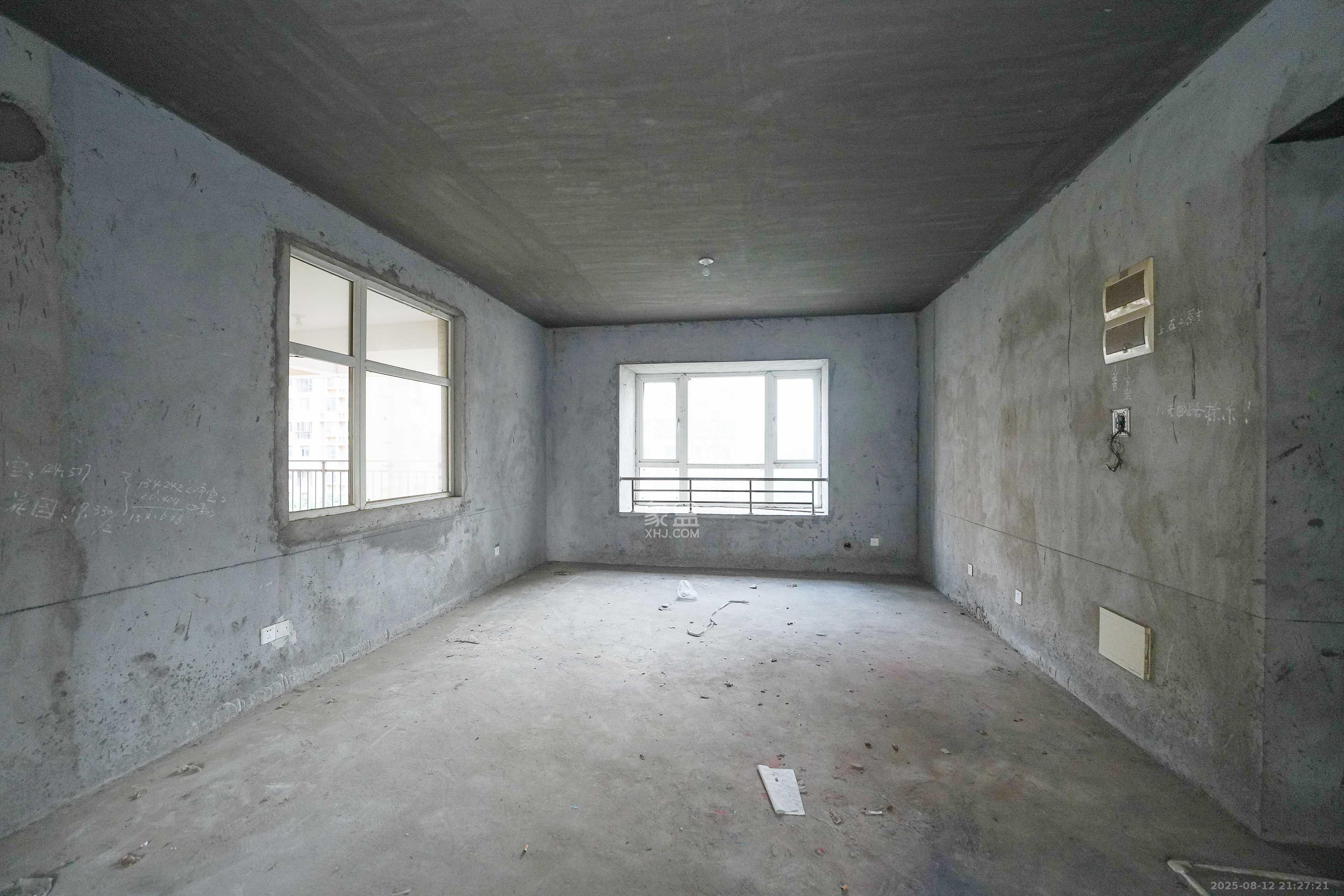 嘉华城(一期)  5室2厅2卫    168.0万 嘉华城(一期)  5室2厅2卫    168.0万客厅