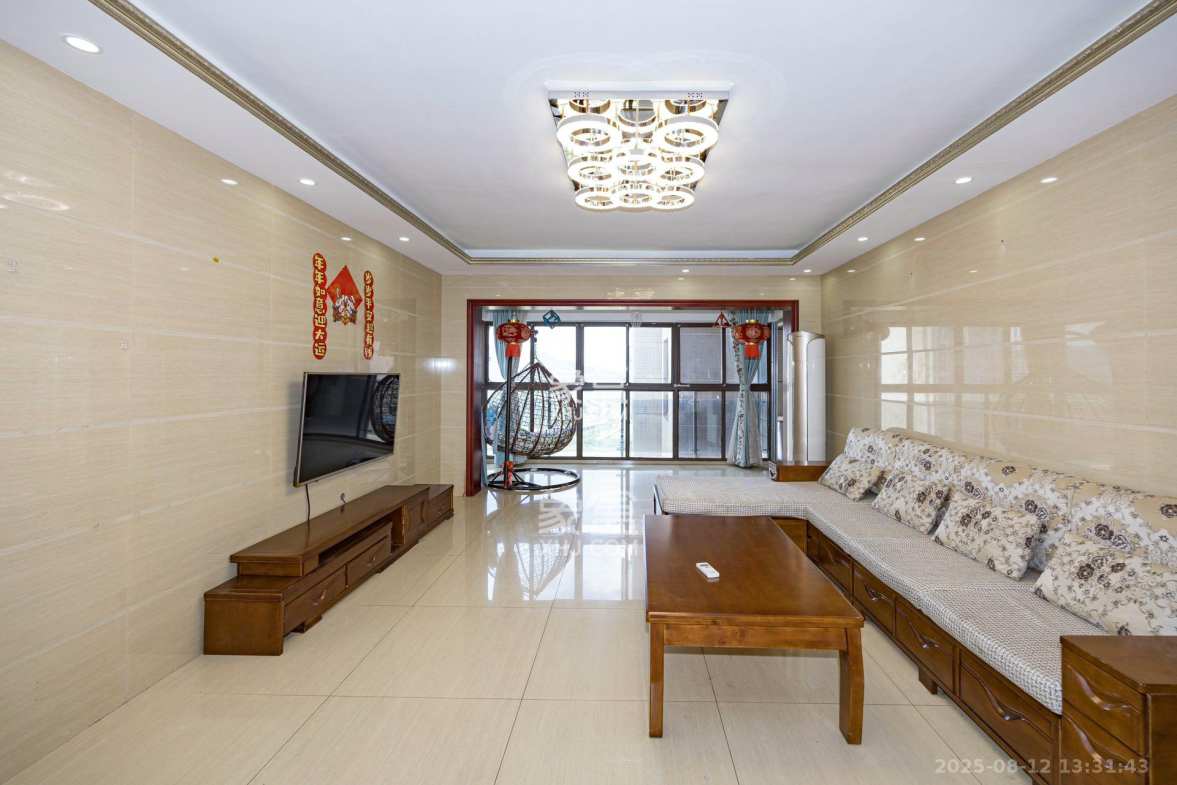 达美D6区  4室2厅3卫    138.6万 达美D6区  4室2厅3卫    138.6万客厅