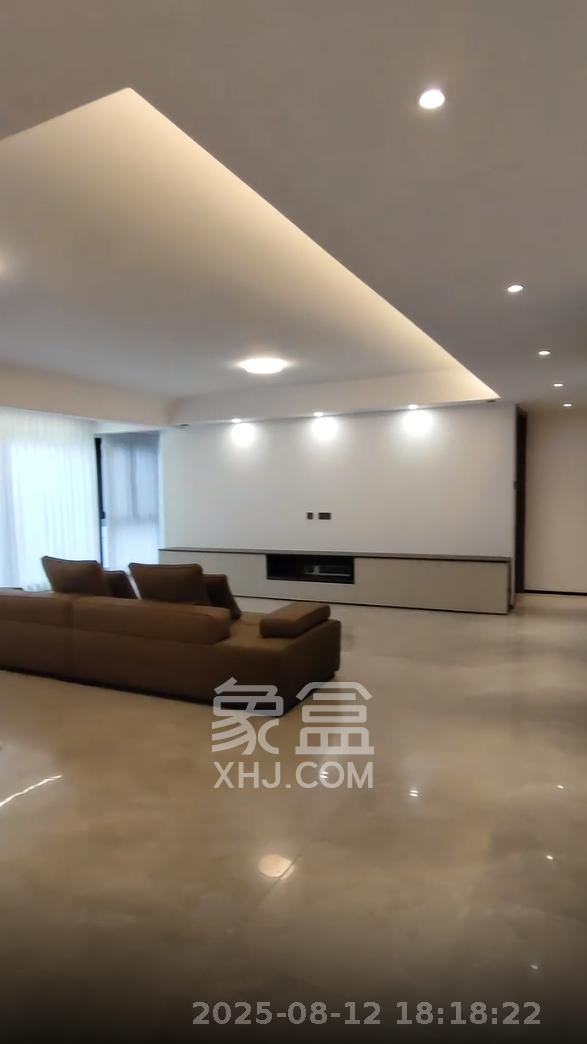 轨道万科悦府  4室2厅2卫   5000.00元/月室内图