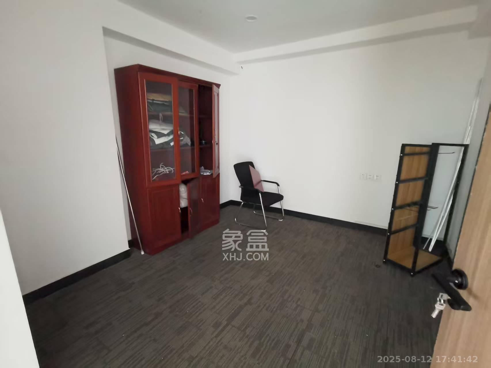 锦湘国际星城三期(锦绣苑) 3室3厅1卫 8000.0元/月 锦湘国际星城三期(锦绣苑) 3室3厅1卫 8000.0元/月室内图