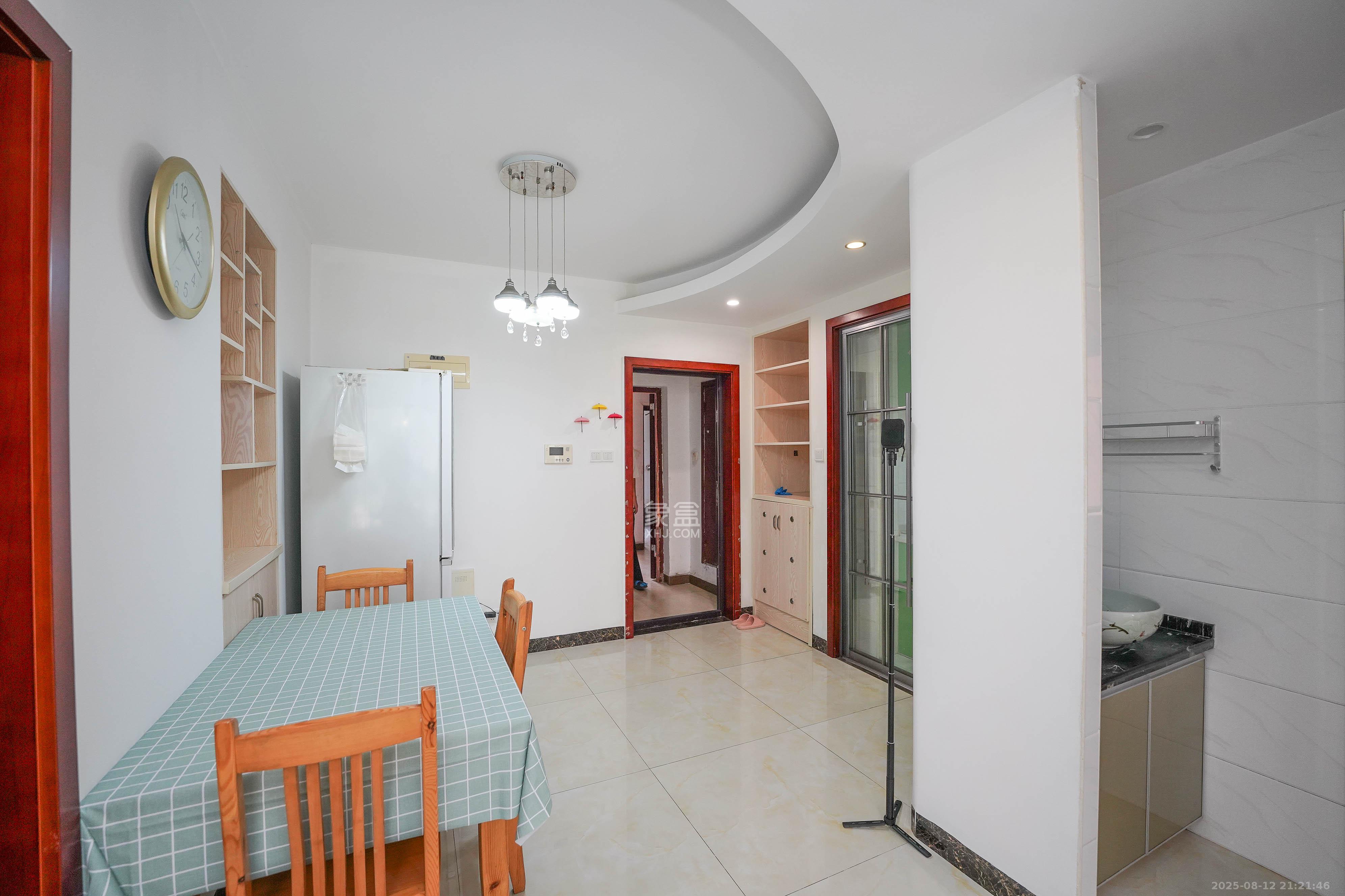 丽发新城 2室2厅1卫 55.0万 丽发新城 2室2厅1卫 55.0万客厅