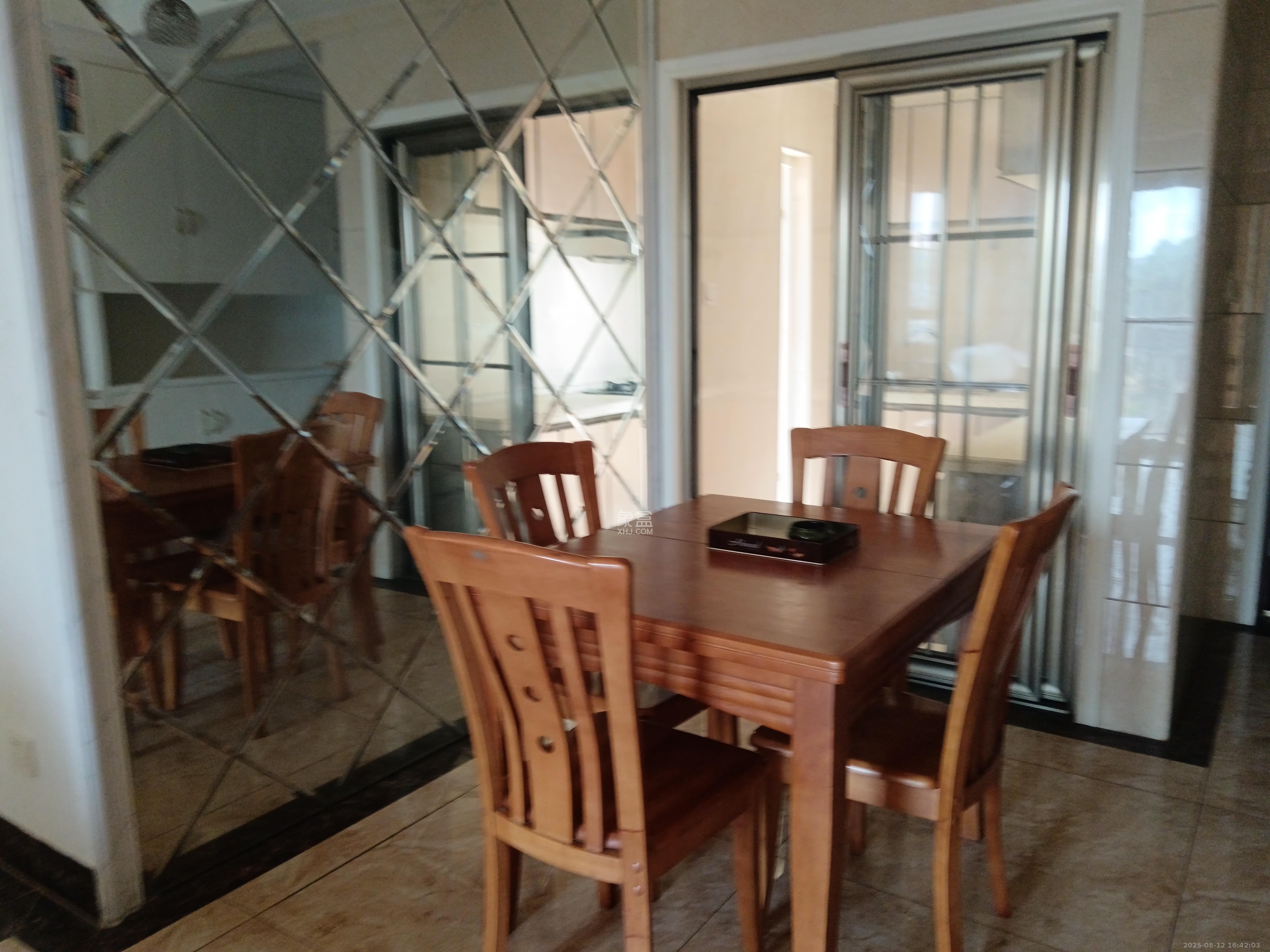 蓝光幸福满庭 3室2厅2卫 2500.0元/月 蓝光幸福满庭 3室2厅2卫 2500.0元/月室内图