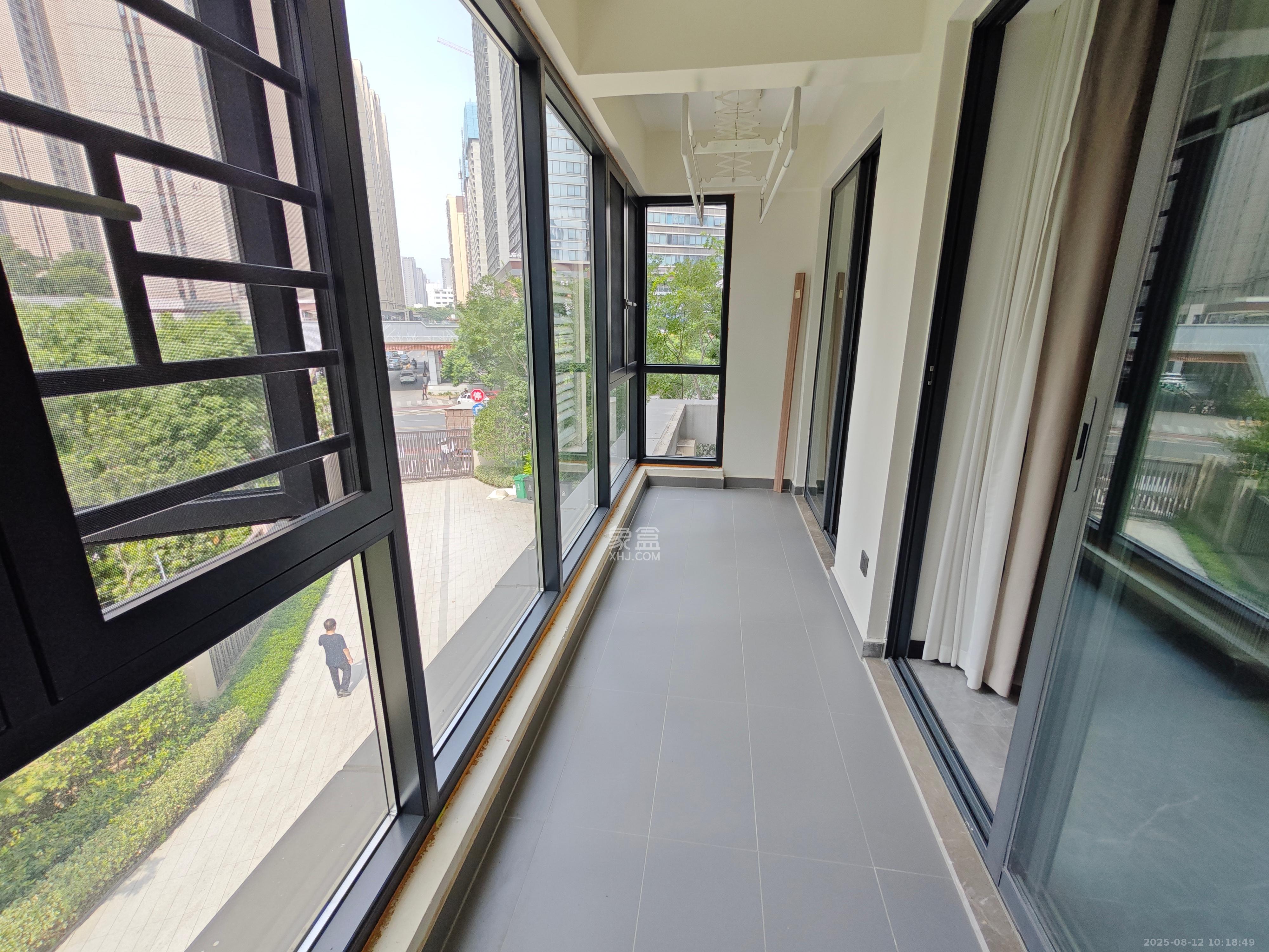 卓越中寰 4室2厅2卫 5000.0元/月 卓越中寰 4室2厅2卫 5000.0元/月室内图