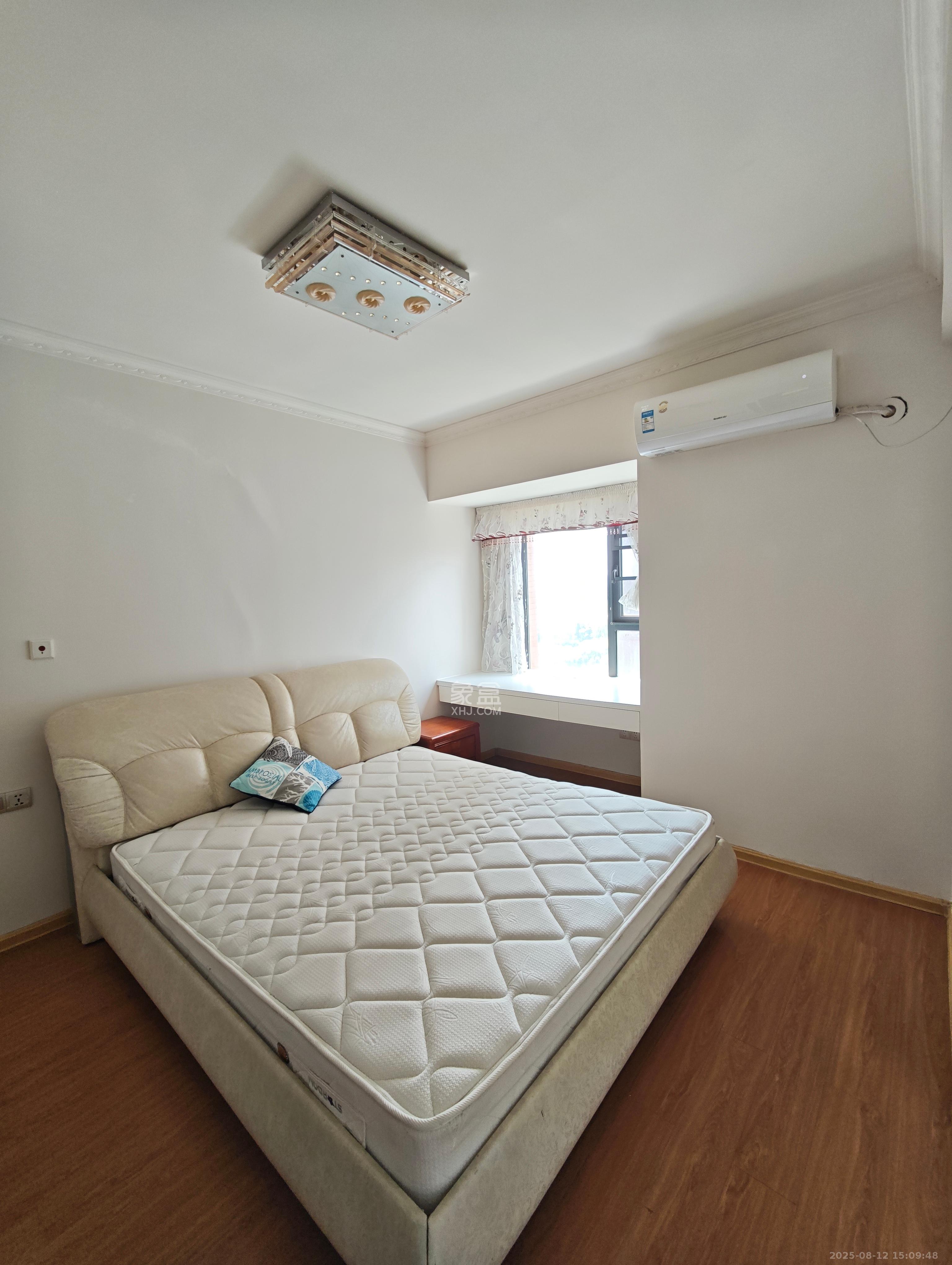 三一街区  3室2厅1卫    1900.0元/月室内图