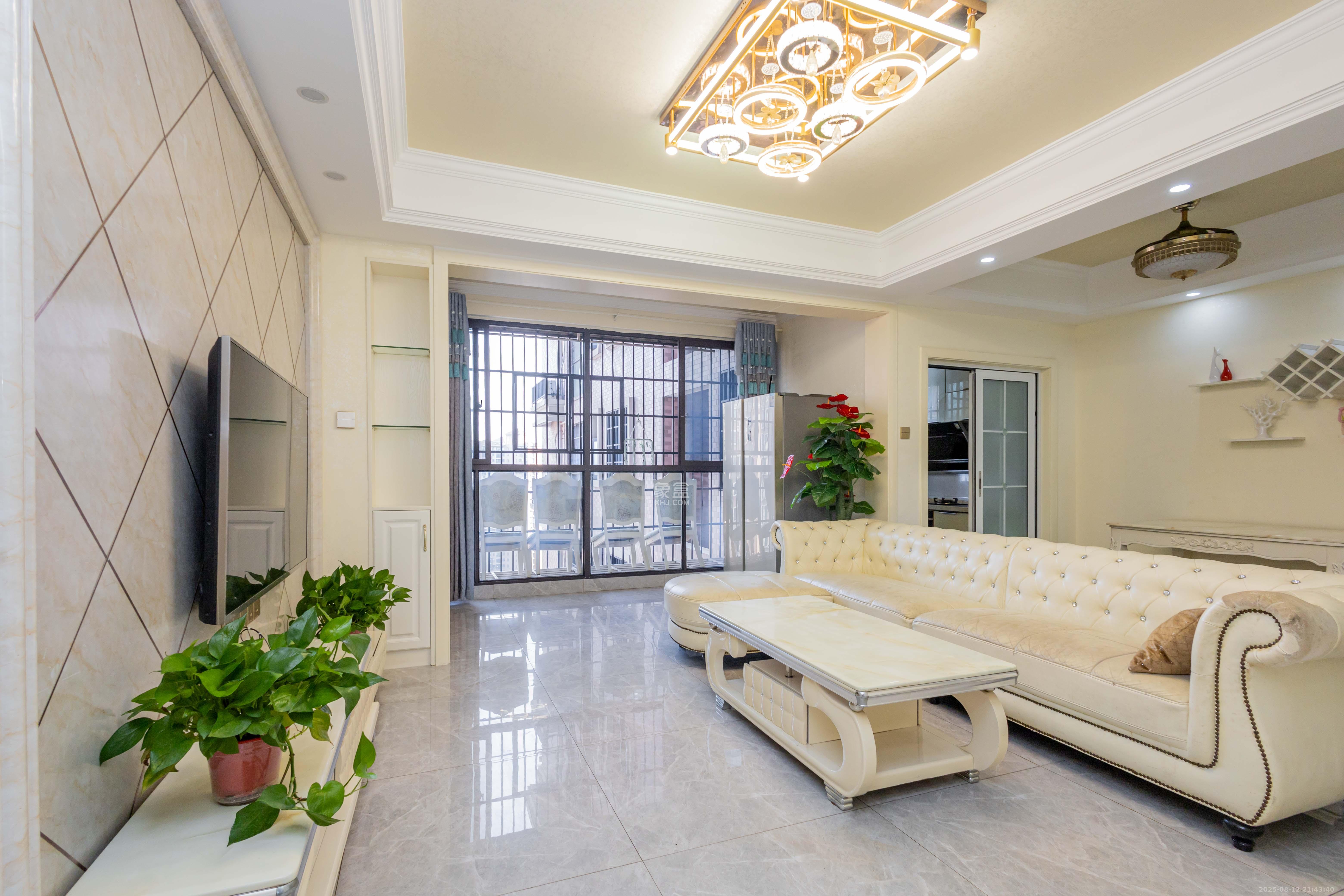 康桥长郡 3室2厅2卫 71.8万 康桥长郡 3室2厅2卫 71.8万客厅