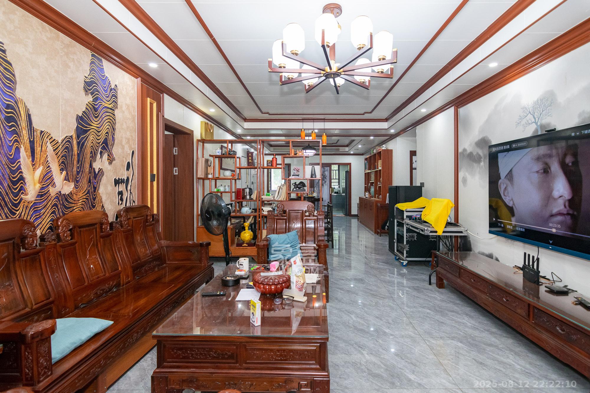 大汉汉园  5室2厅2卫    138.0万 大汉汉园  5室2厅2卫    138.0万客厅