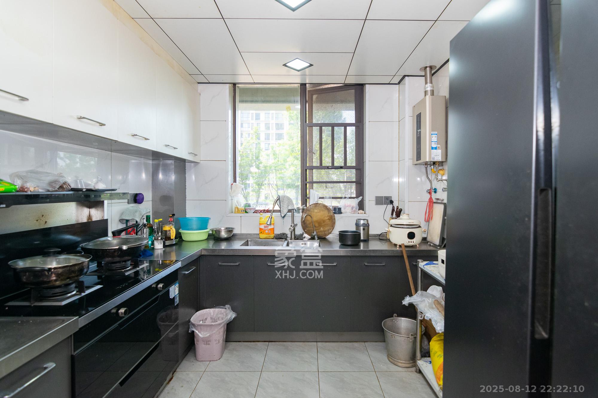 大汉汉园  5室2厅2卫    138.0万 大汉汉园  5室2厅2卫    138.0万厨房