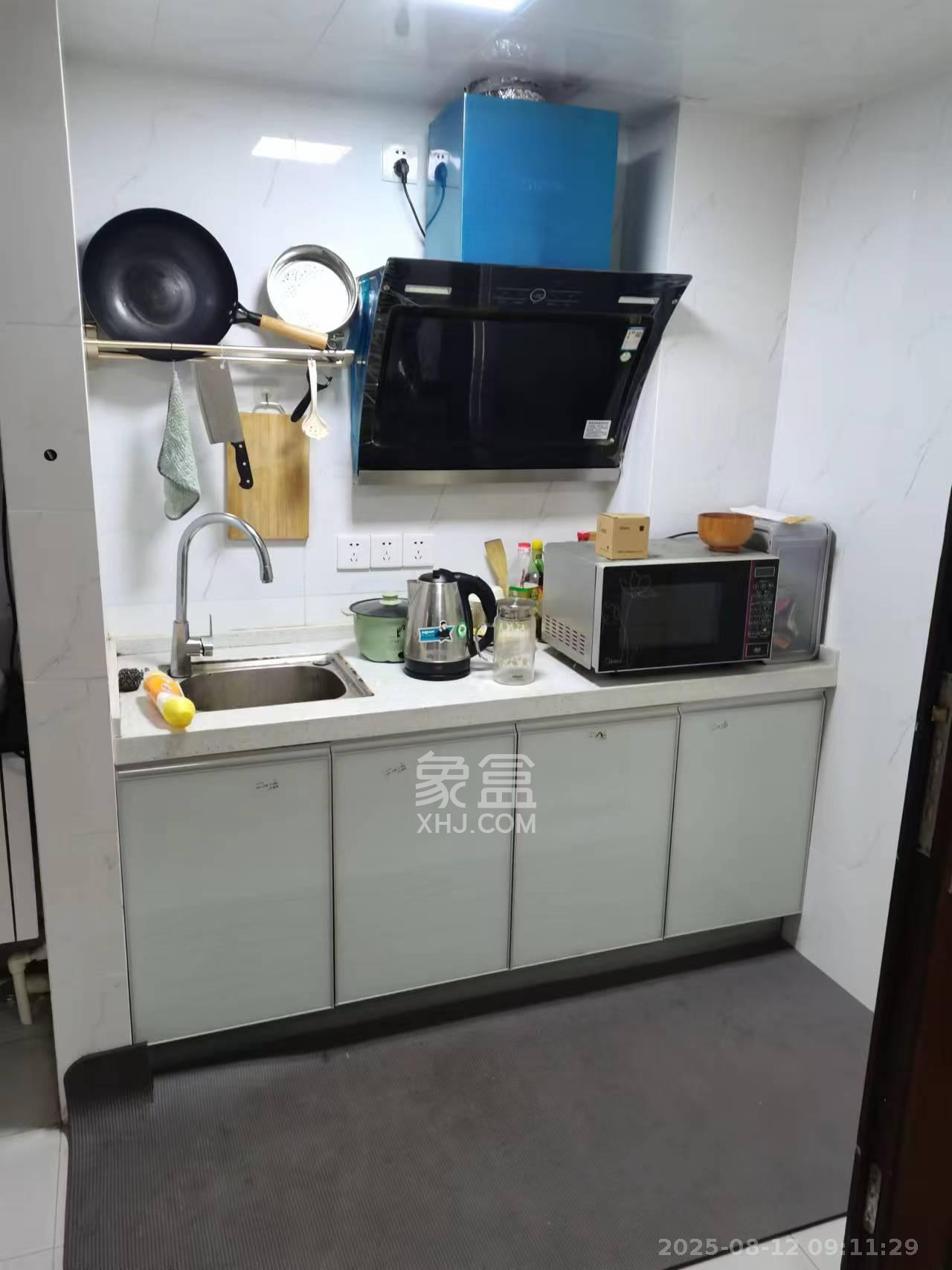 青年公寓  1室1厅1卫   2500.00元/月室内图