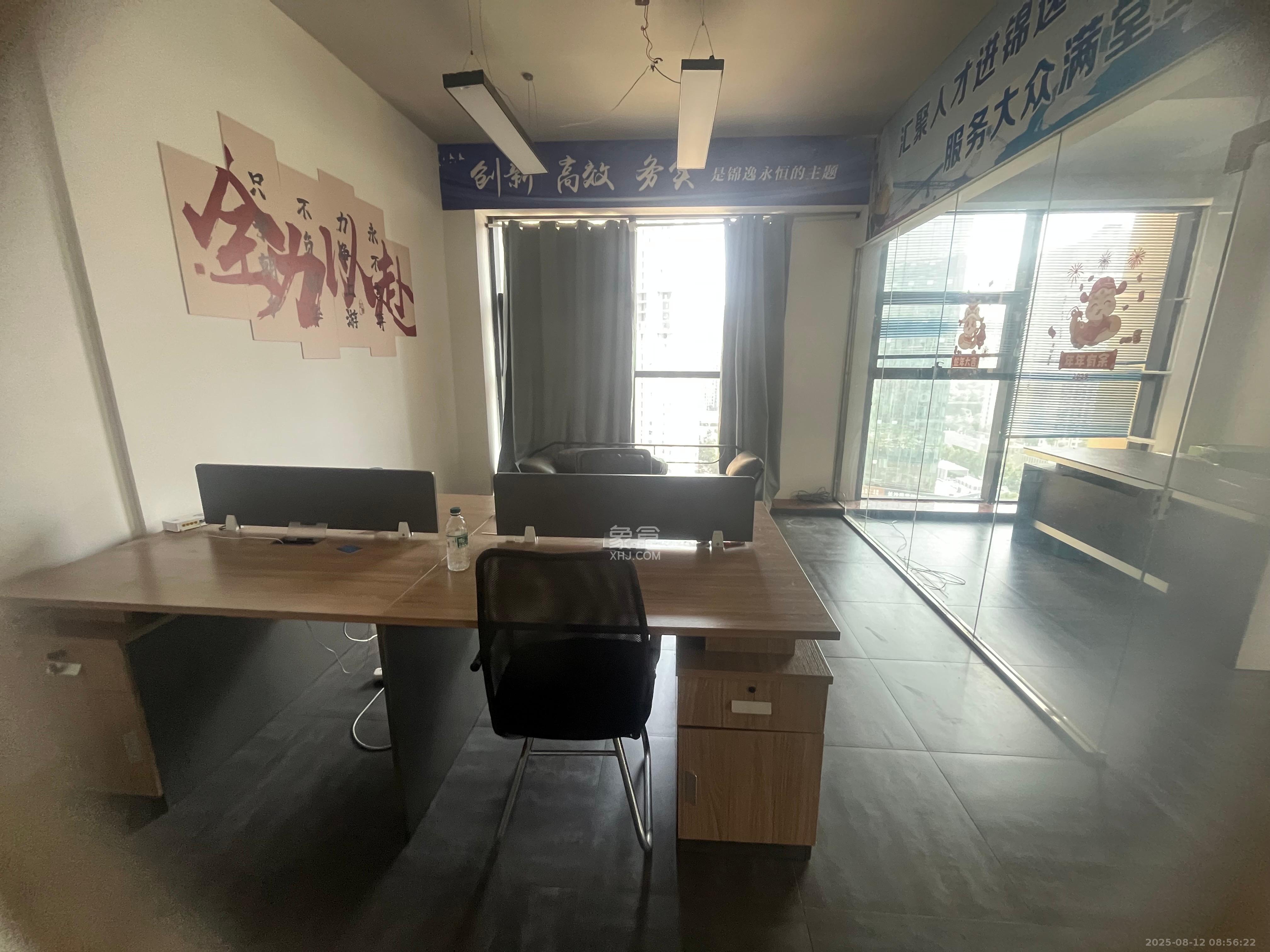 万坤图财富广场  2室1厅1卫    3600.0元/月 万坤图财富广场  2室1厅1卫    3600.0元/月室内图