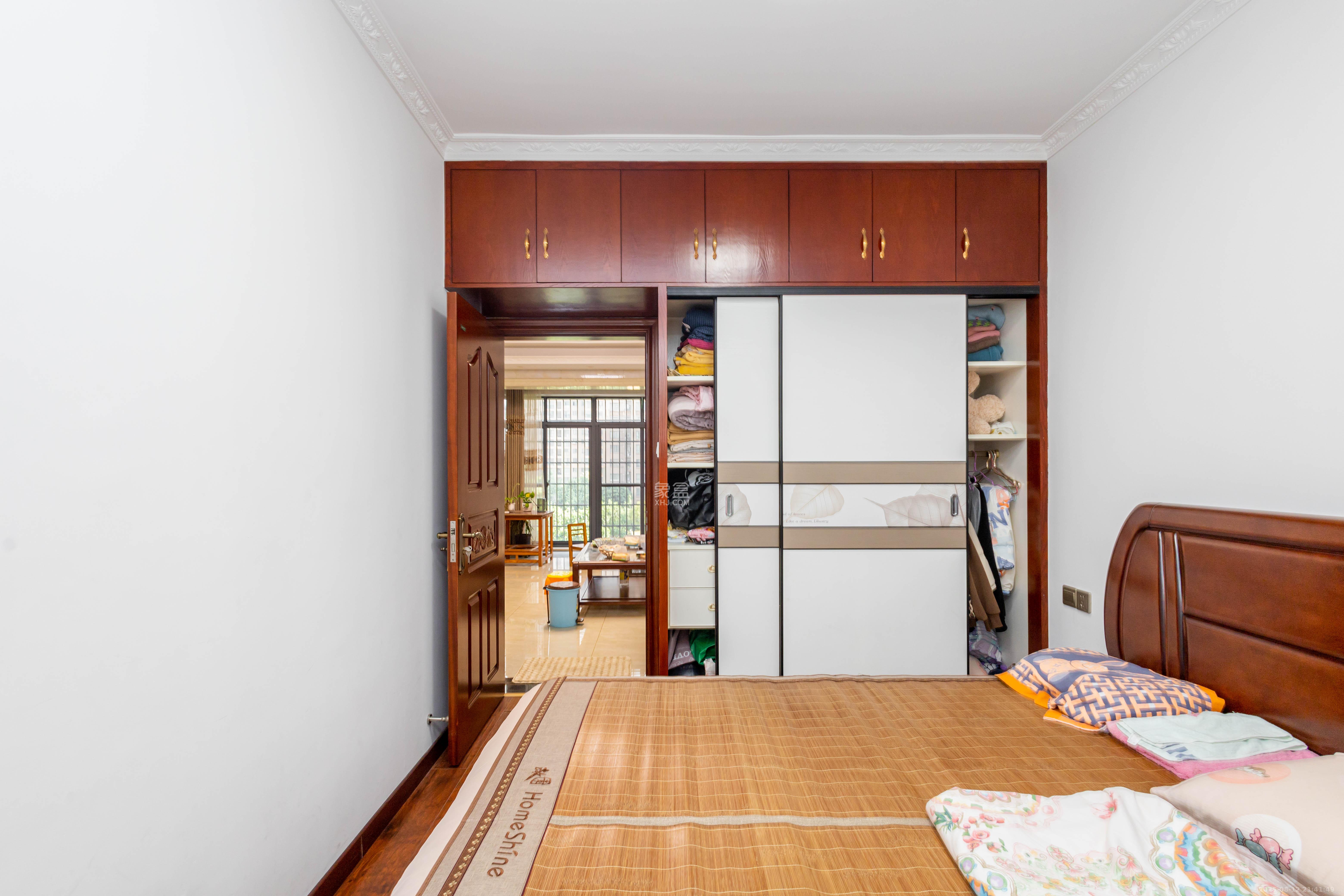 高林仕家 3室2厅2卫 90.0万 高林仕家 3室2厅2卫 90.0万卧室