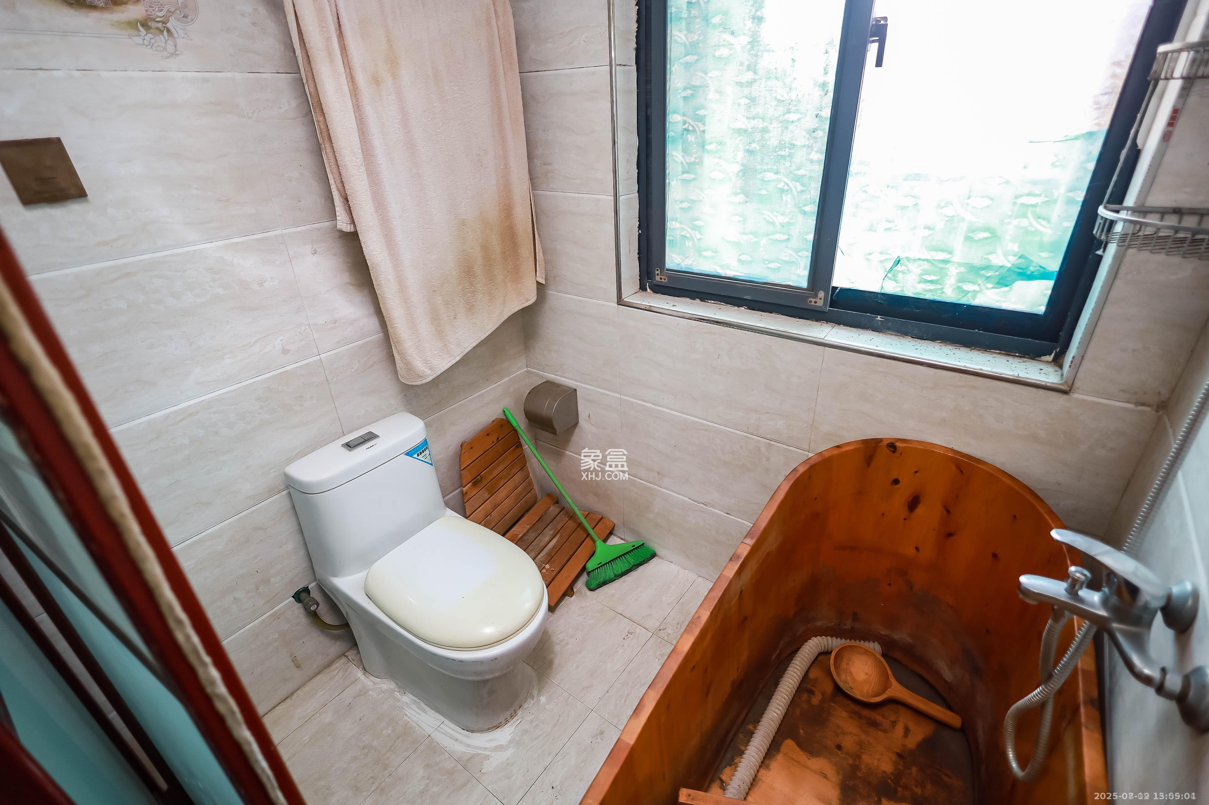 金科东方大院三四期 3室2厅2卫 2500.0元/月 金科东方大院三四期 3室2厅2卫 2500.0元/月室内图