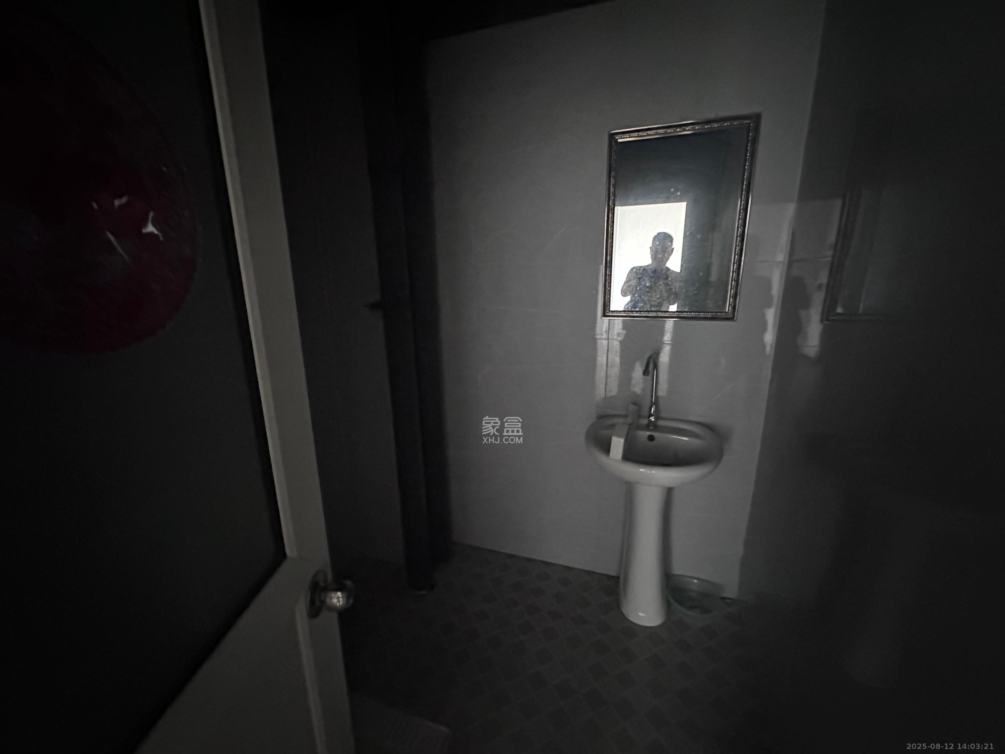 融科东南海 1室1厅1卫 2500.0元/月 融科东南海 1室1厅1卫 2500.0元/月室内图