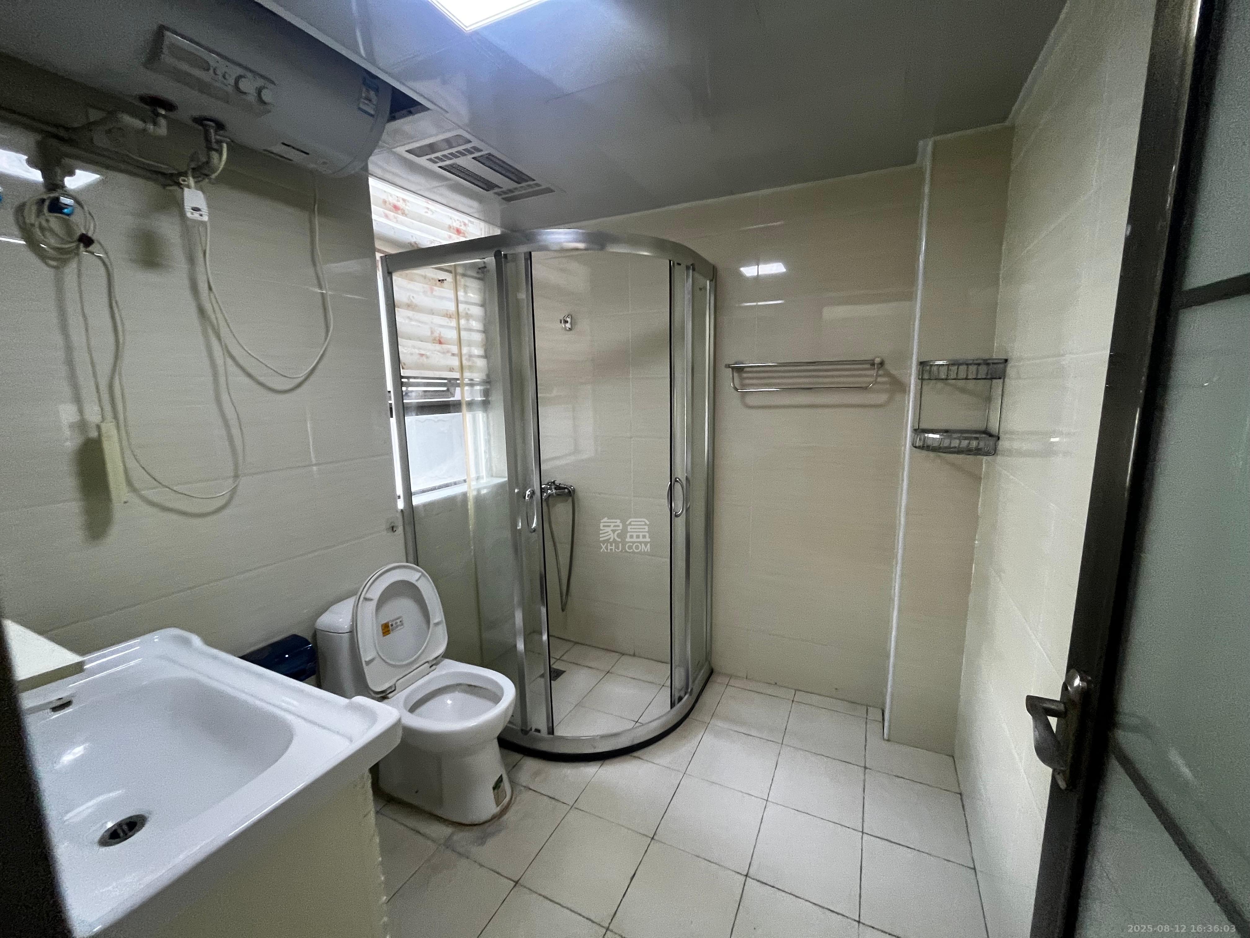 金质嘉苑 3室2厅1卫 2200.0元/月 金质嘉苑 3室2厅1卫 2200.0元/月室内图