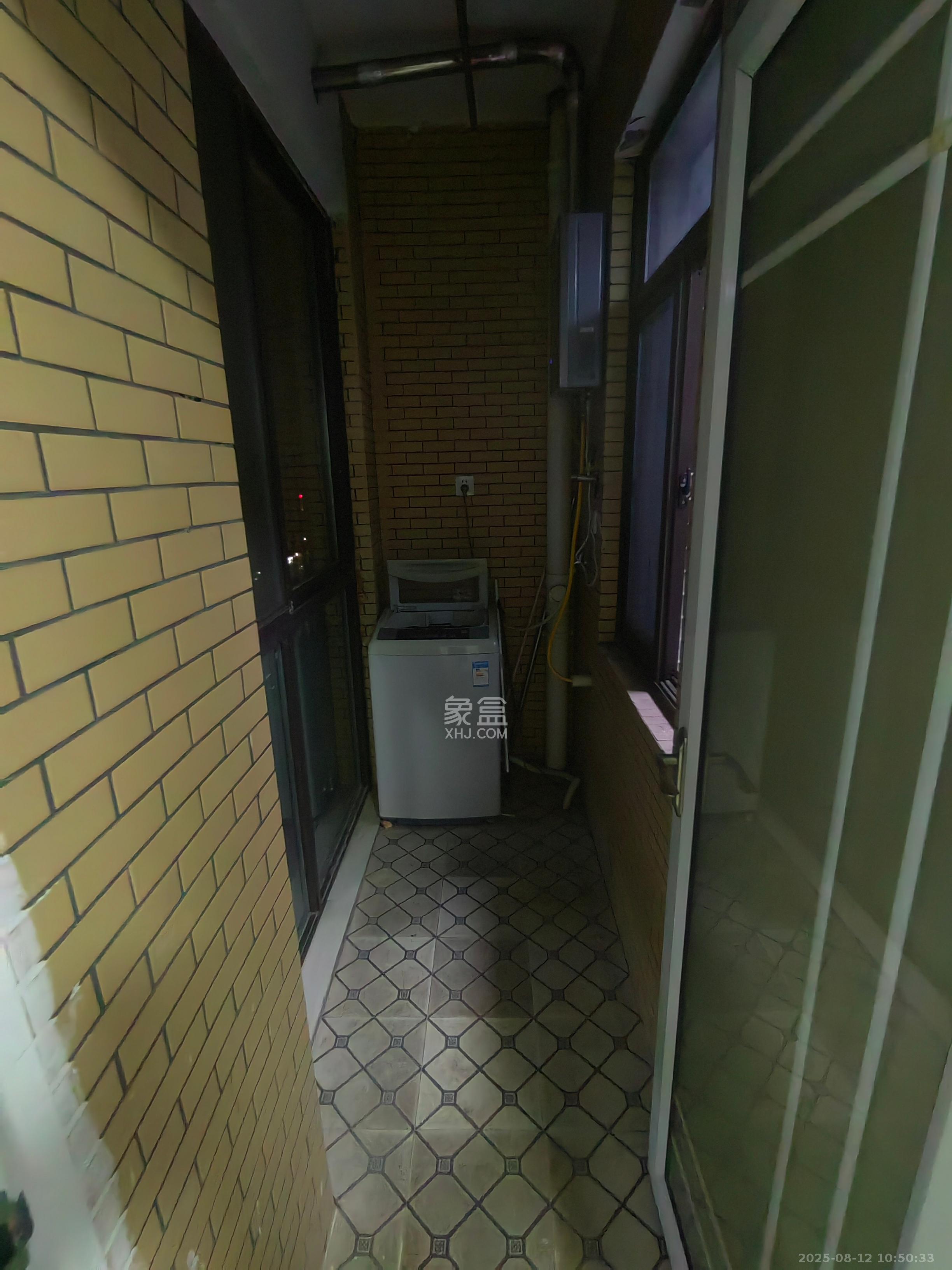 三景华御  3室2厅2卫    2200.0元/月 三景华御  3室2厅2卫    2200.0元/月室内图