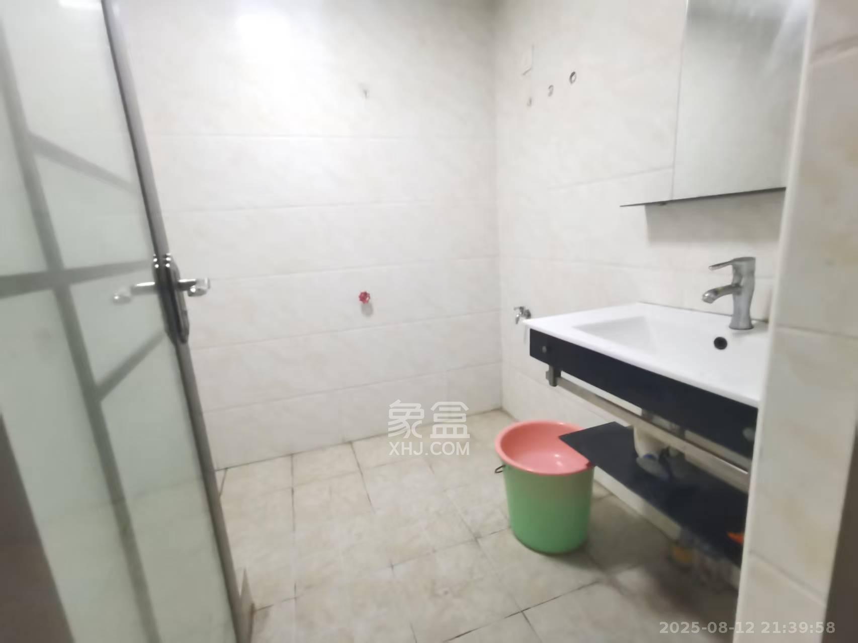 奥克斯广场 5室1厅1卫 4800.0元/月 奥克斯广场 5室1厅1卫 4800.0元/月室内图