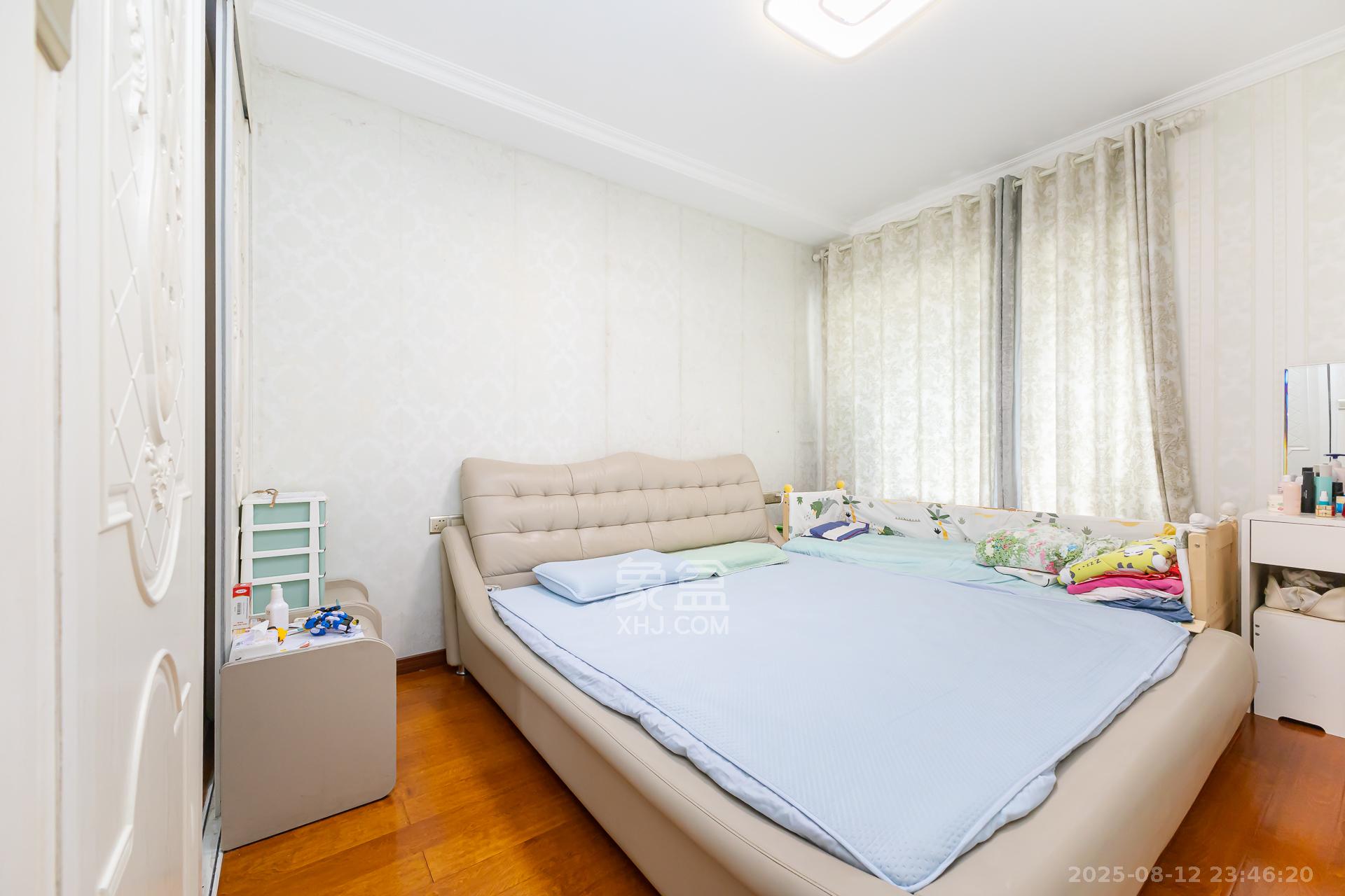 勤诚达新界  4室2厅2卫    100.0万卧室