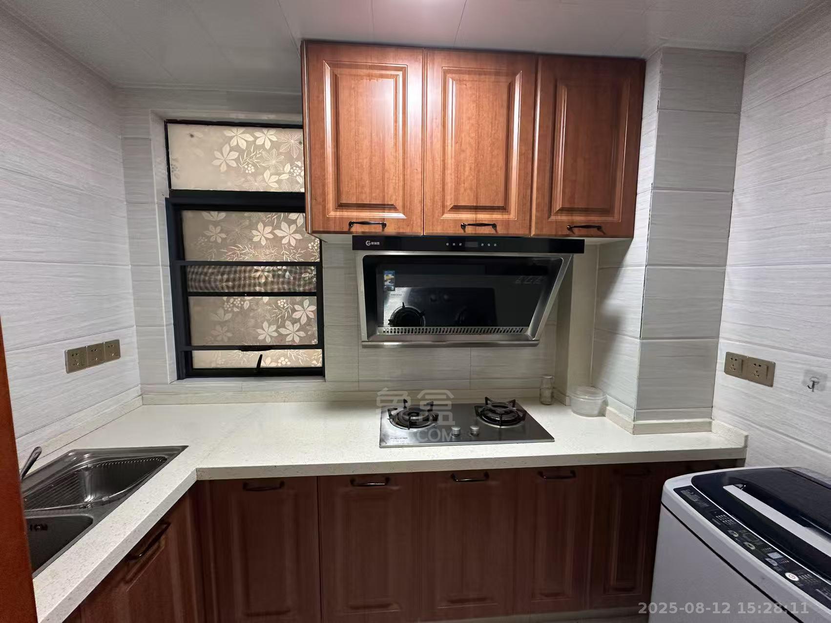 春藤小镇 3室2厅1卫 1700.0元/月 春藤小镇 3室2厅1卫 1700.0元/月室内图