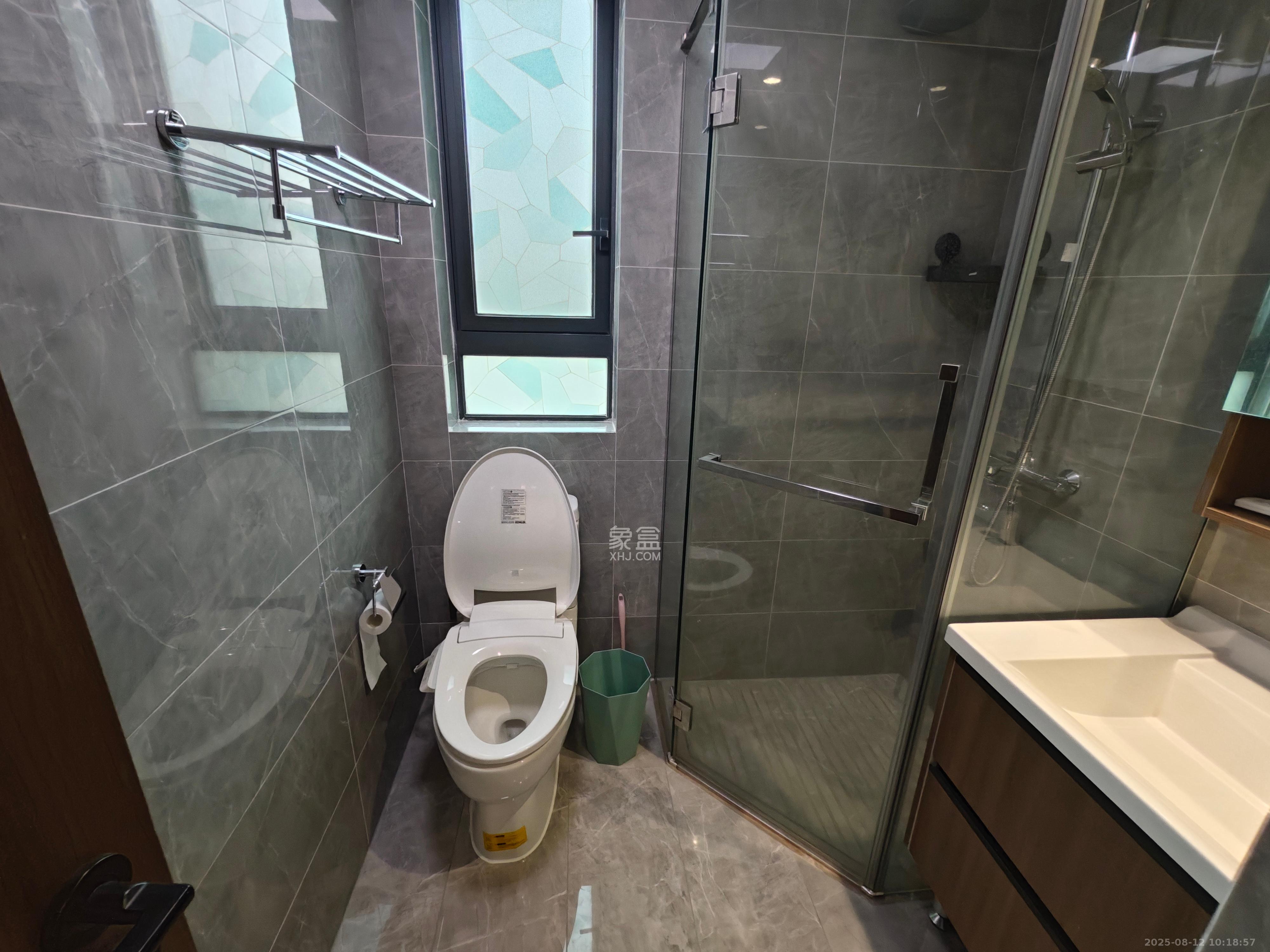 卓越中寰 4室2厅2卫 5000.0元/月 卓越中寰 4室2厅2卫 5000.0元/月室内图