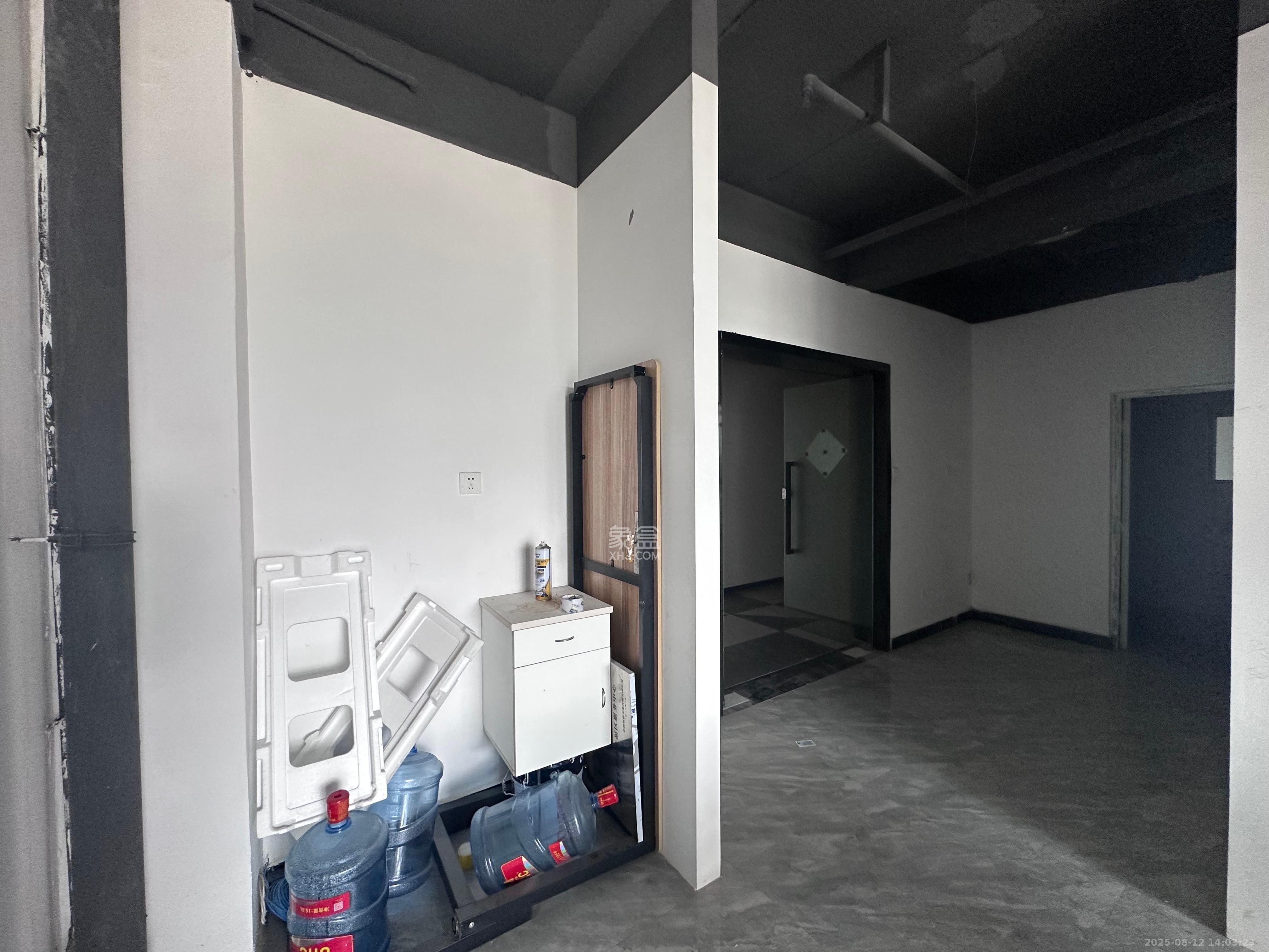 融科东南海 1室1厅1卫 2500.0元/月 融科东南海 1室1厅1卫 2500.0元/月室内图