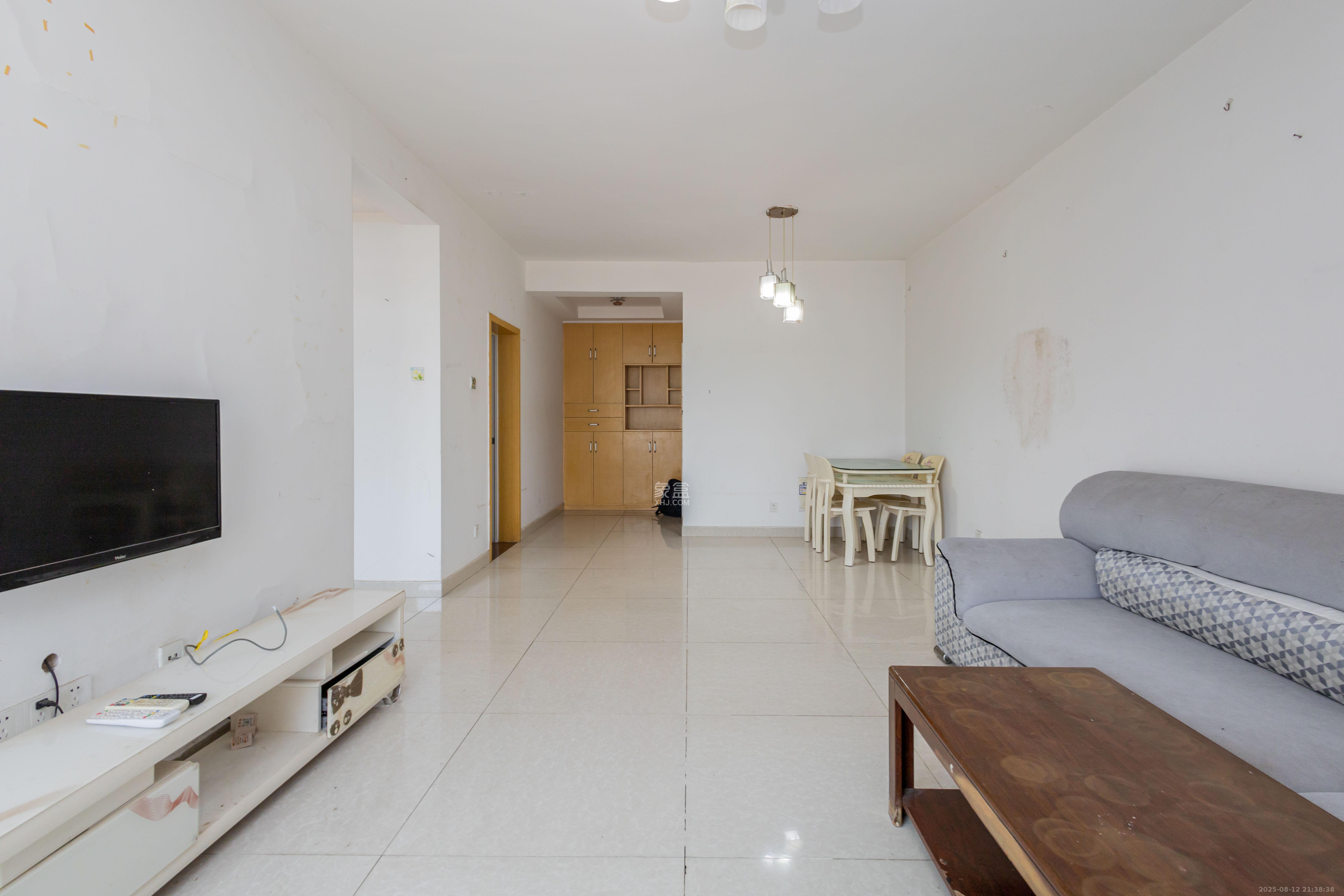 天园假日  3室2厅1卫    66.0万 天园假日  3室2厅1卫    66.0万客厅