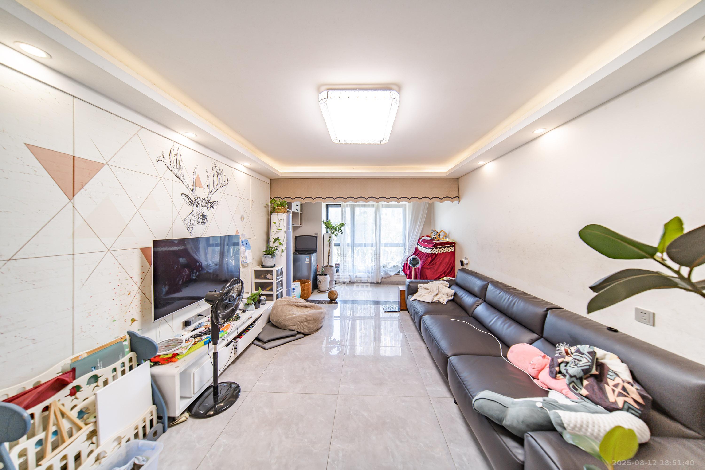 兰亭湾畔  3室2厅2卫    138.0万 兰亭湾畔  3室2厅2卫    138.0万客厅