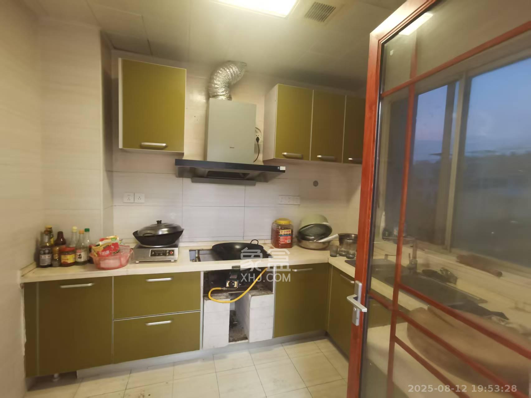 九峰小区(一二三四区) 7室2厅2卫 3000.0元/月 九峰小区(一二三四区) 7室2厅2卫 3000.0元/月室内图