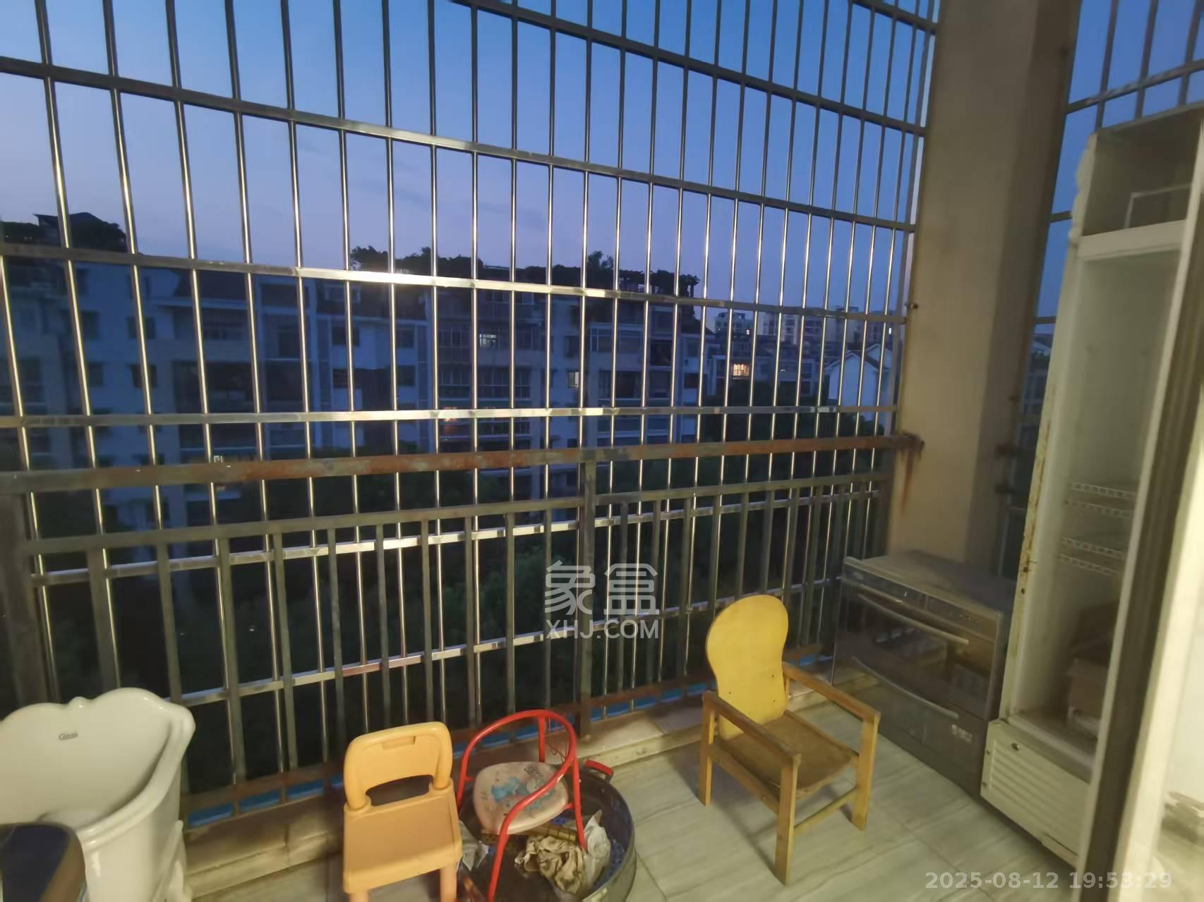 九峰小区(一二三四区) 7室2厅2卫 3000.0元/月 九峰小区(一二三四区) 7室2厅2卫 3000.0元/月室内图