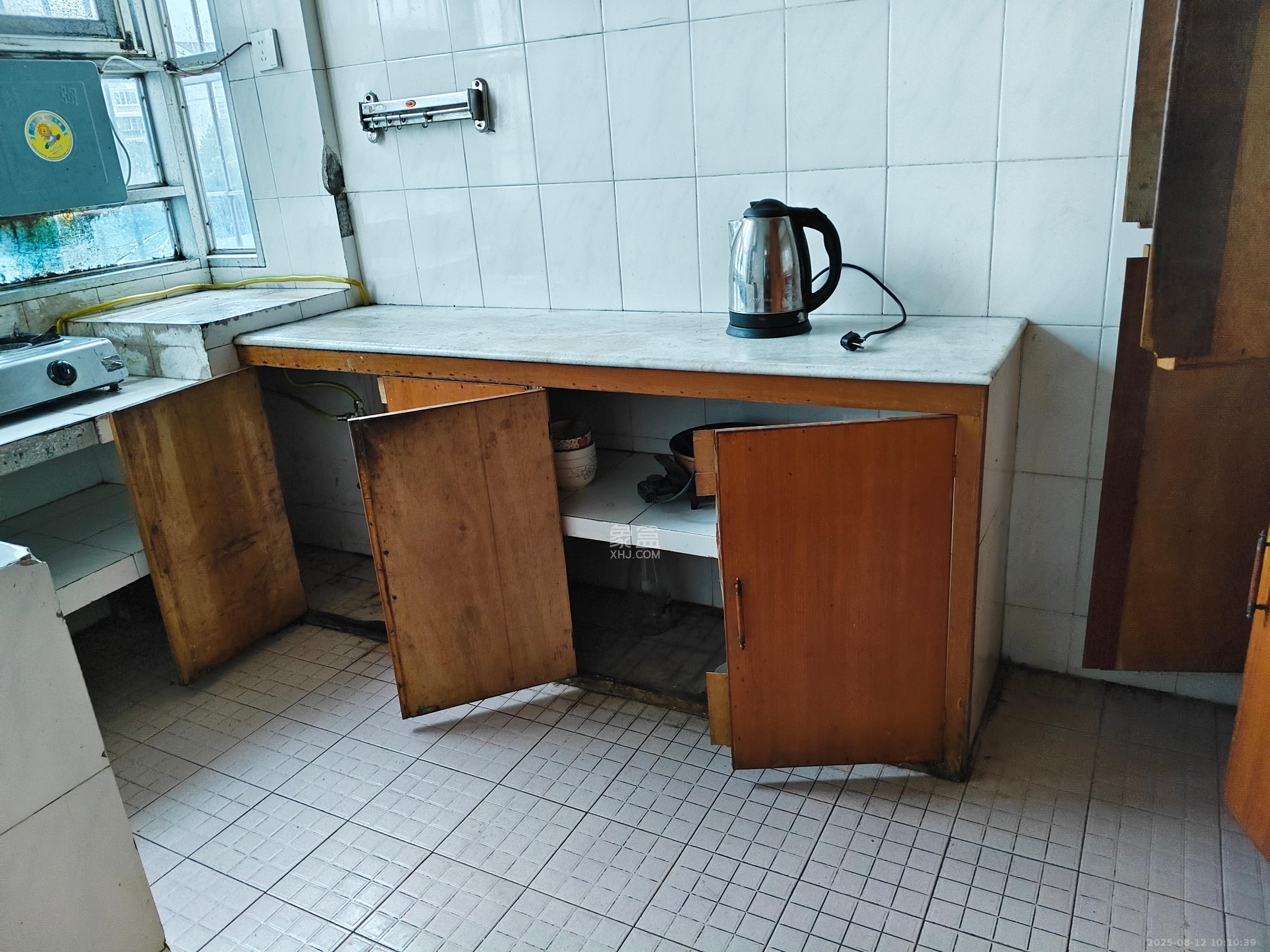 望城坡医院宿舍(人民医院宿舍) 3室2厅1卫 1600.0元/月 望城坡医院宿舍(人民医院宿舍) 3室2厅1卫 1600.0元/月室内图