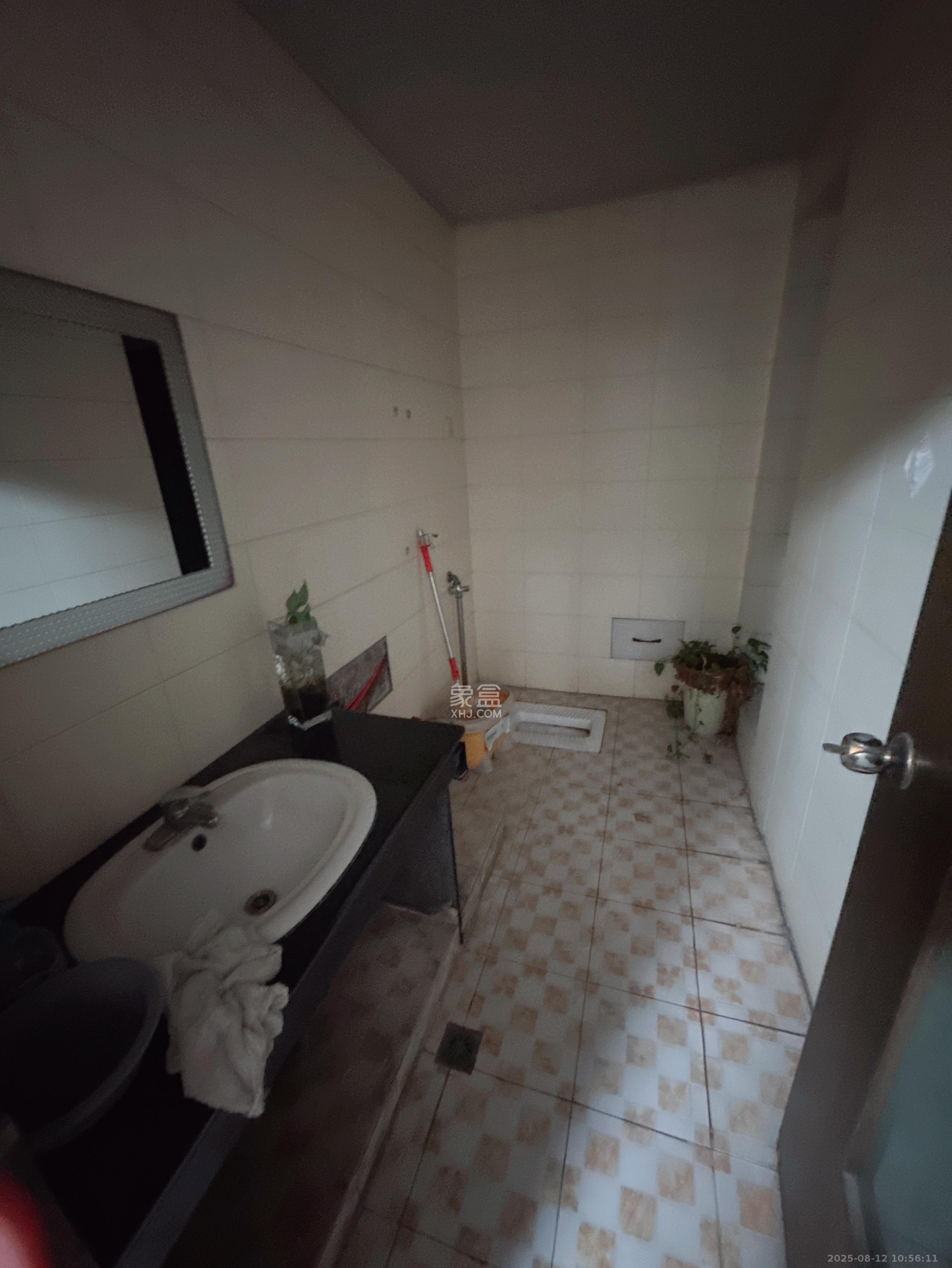 鸿铭中心 3室2厅2卫 3300.0元/月 鸿铭中心 3室2厅2卫 3300.0元/月室内图