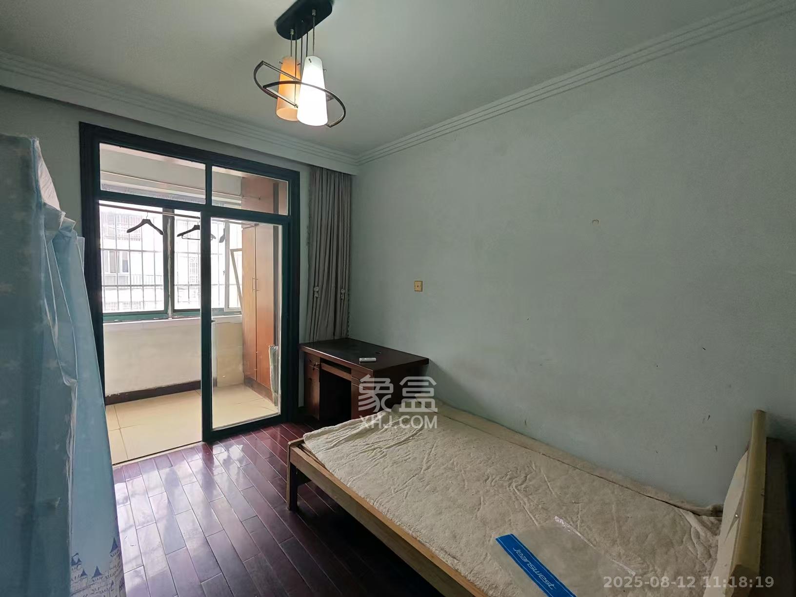 金帆江滨玫瑰园 3室2厅2卫 2100.0元/月 金帆江滨玫瑰园 3室2厅2卫 2100.0元/月室内图