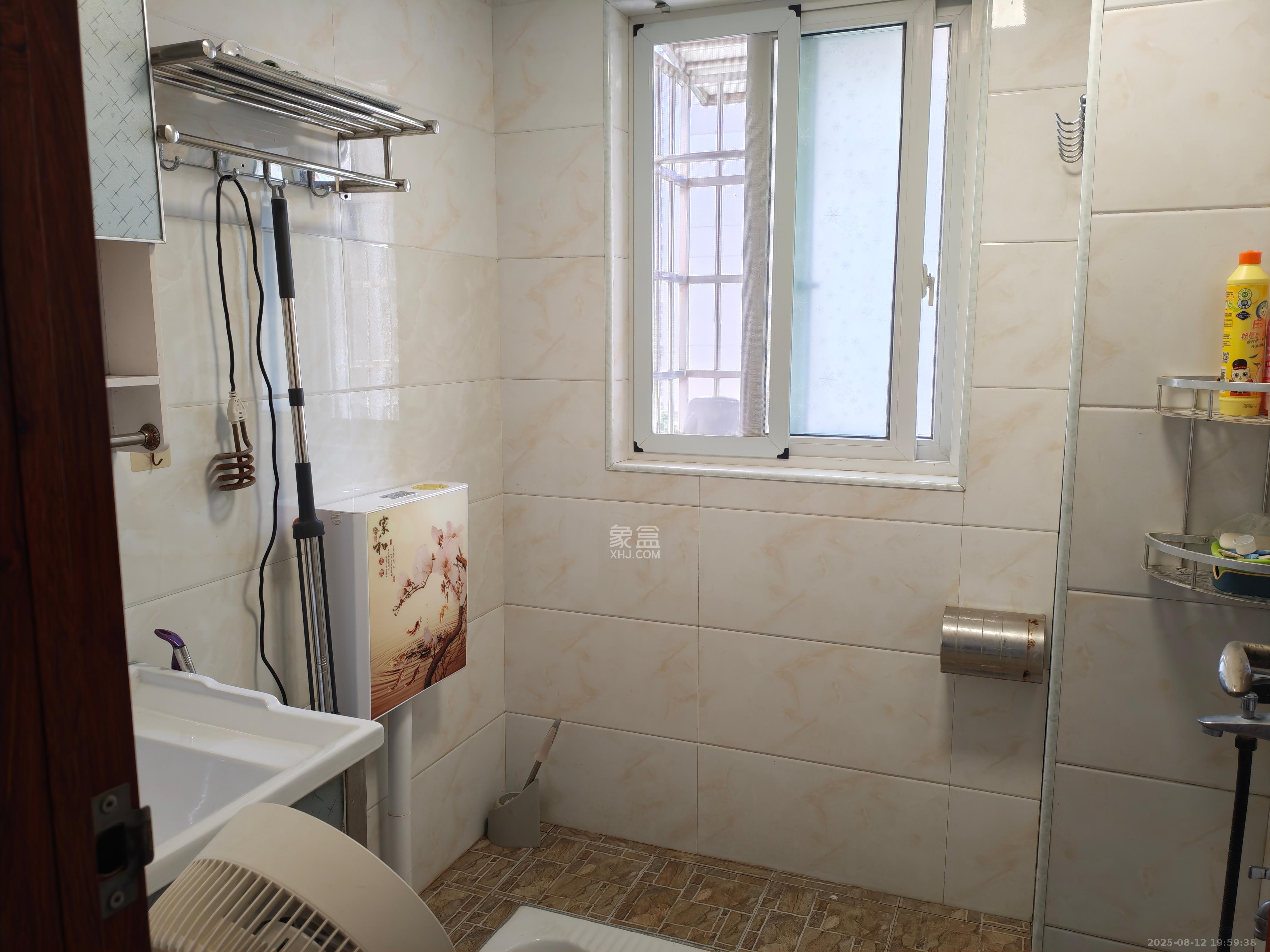 嘉顺苑 1室2厅1卫 2200.0元/月 嘉顺苑 1室2厅1卫 2200.0元/月室内图