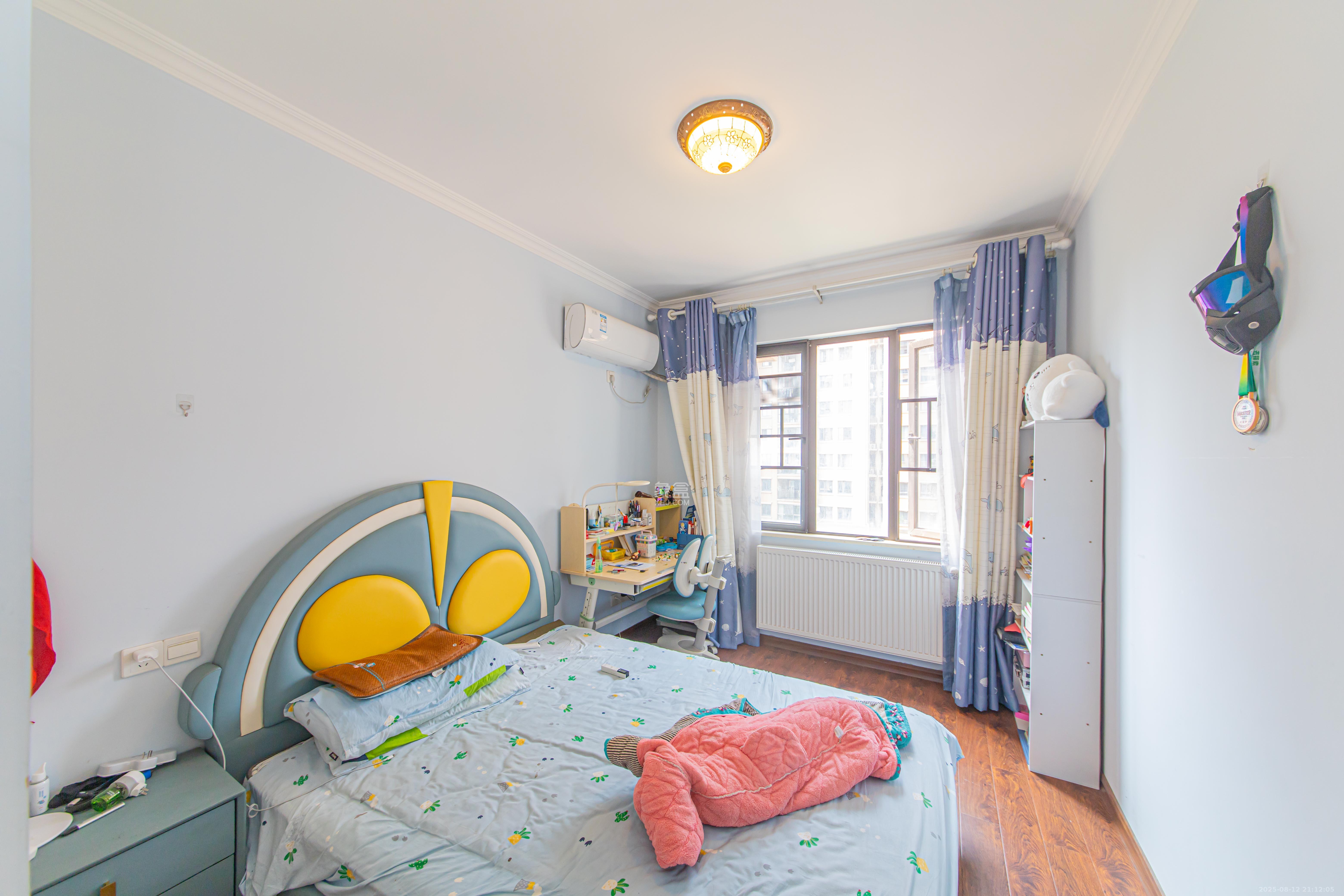 鑫远和城(一、二期) 4室2厅2卫 130.0万 鑫远和城(一、二期) 4室2厅2卫 130.0万卧室