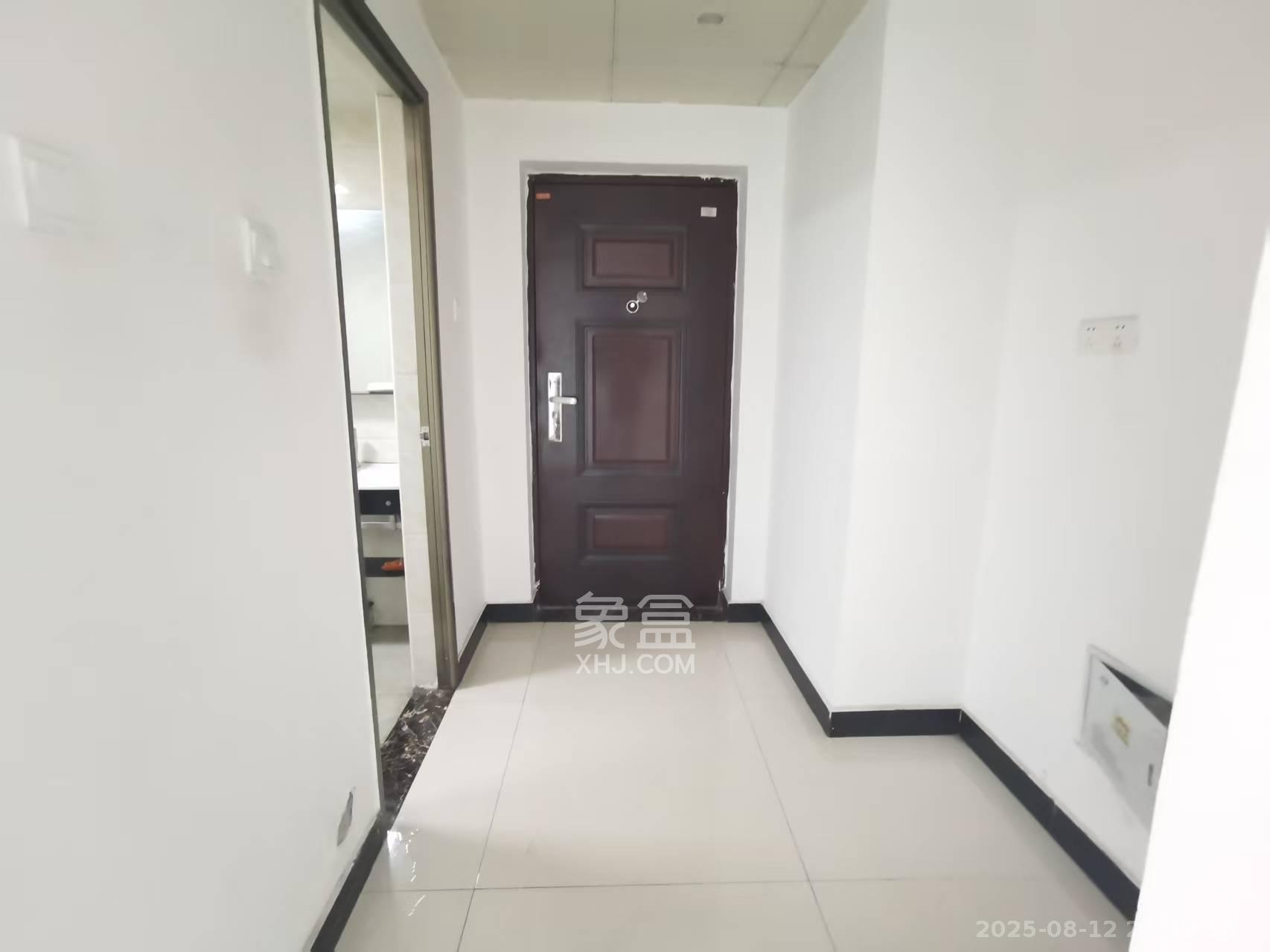 奥克斯广场 5室1厅1卫 4800.0元/月 奥克斯广场 5室1厅1卫 4800.0元/月室内图