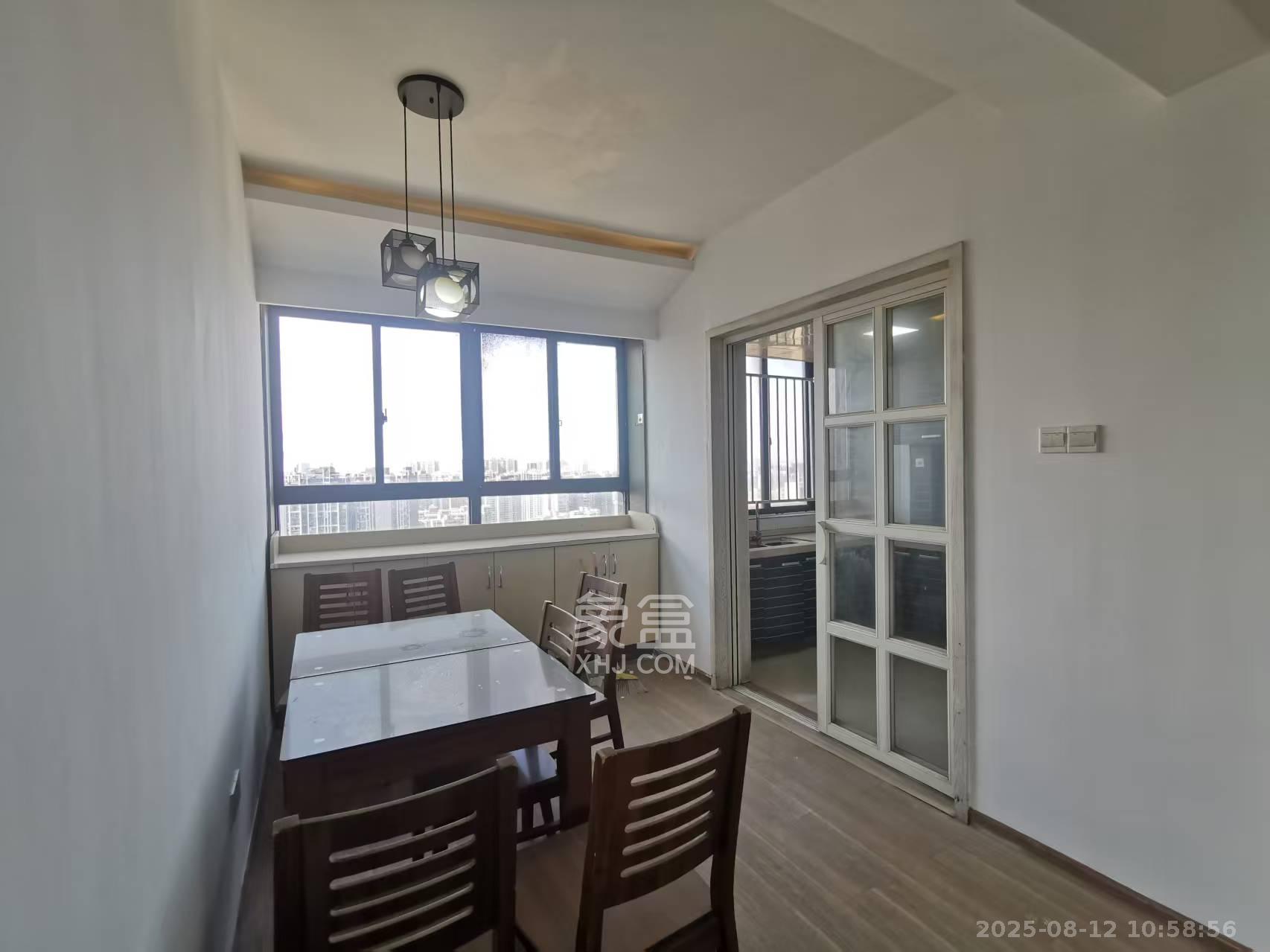 珠江东方明珠（新地东方明珠）三期  3室2厅2卫    2100.0元/月室内图