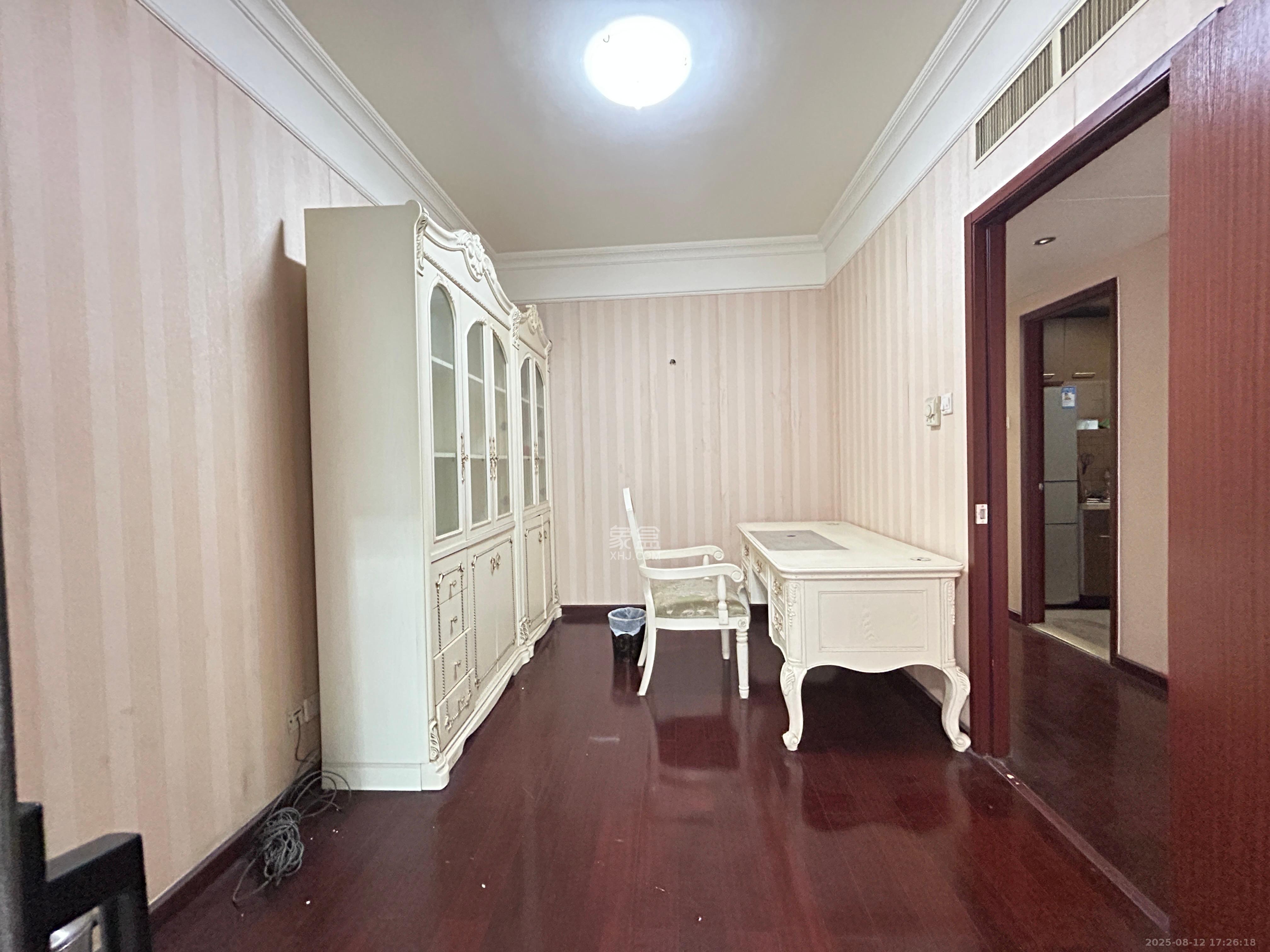 盛世美居荷园  3室2厅2卫    4100.0元/月室内图