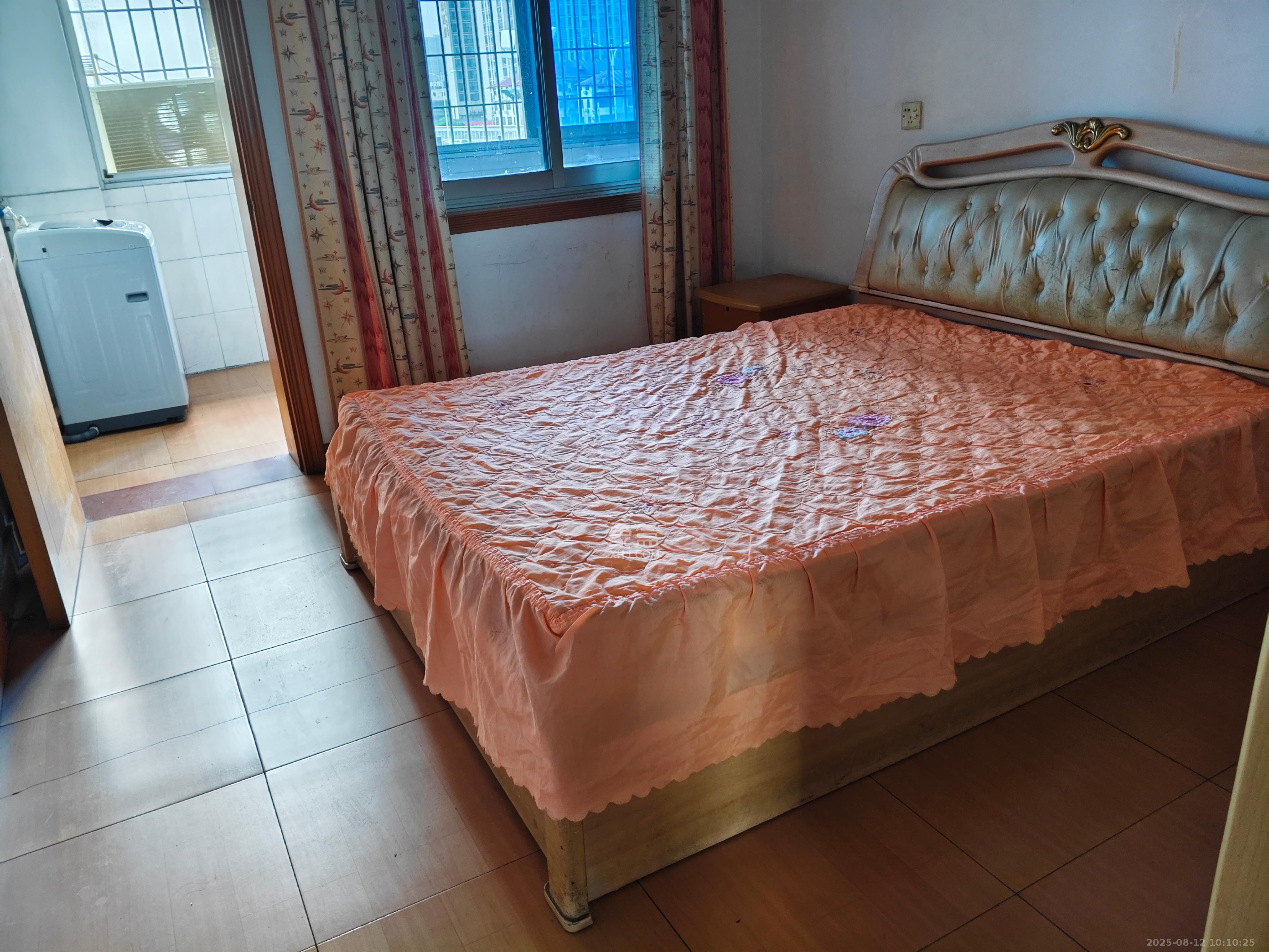 望城坡医院宿舍(人民医院宿舍) 3室2厅1卫 1600.0元/月 望城坡医院宿舍(人民医院宿舍) 3室2厅1卫 1600.0元/月室内图