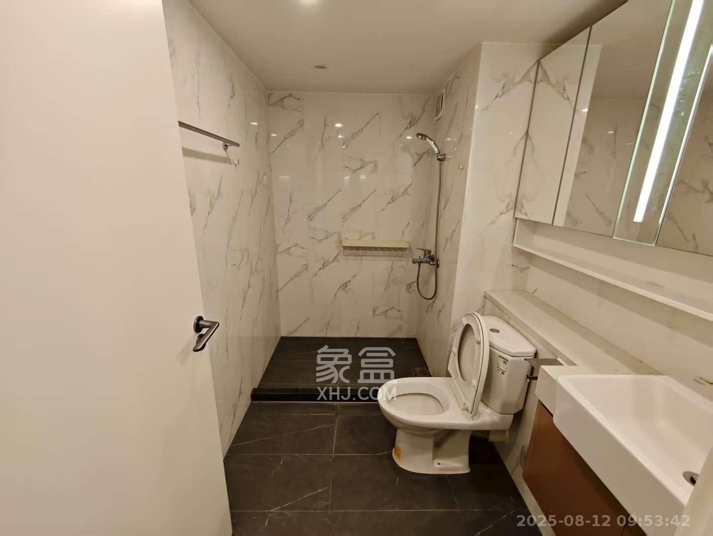 达美寰宇中心  2室2厅1卫    4200.0元/月 达美寰宇中心  2室2厅1卫    4200.0元/月室内图