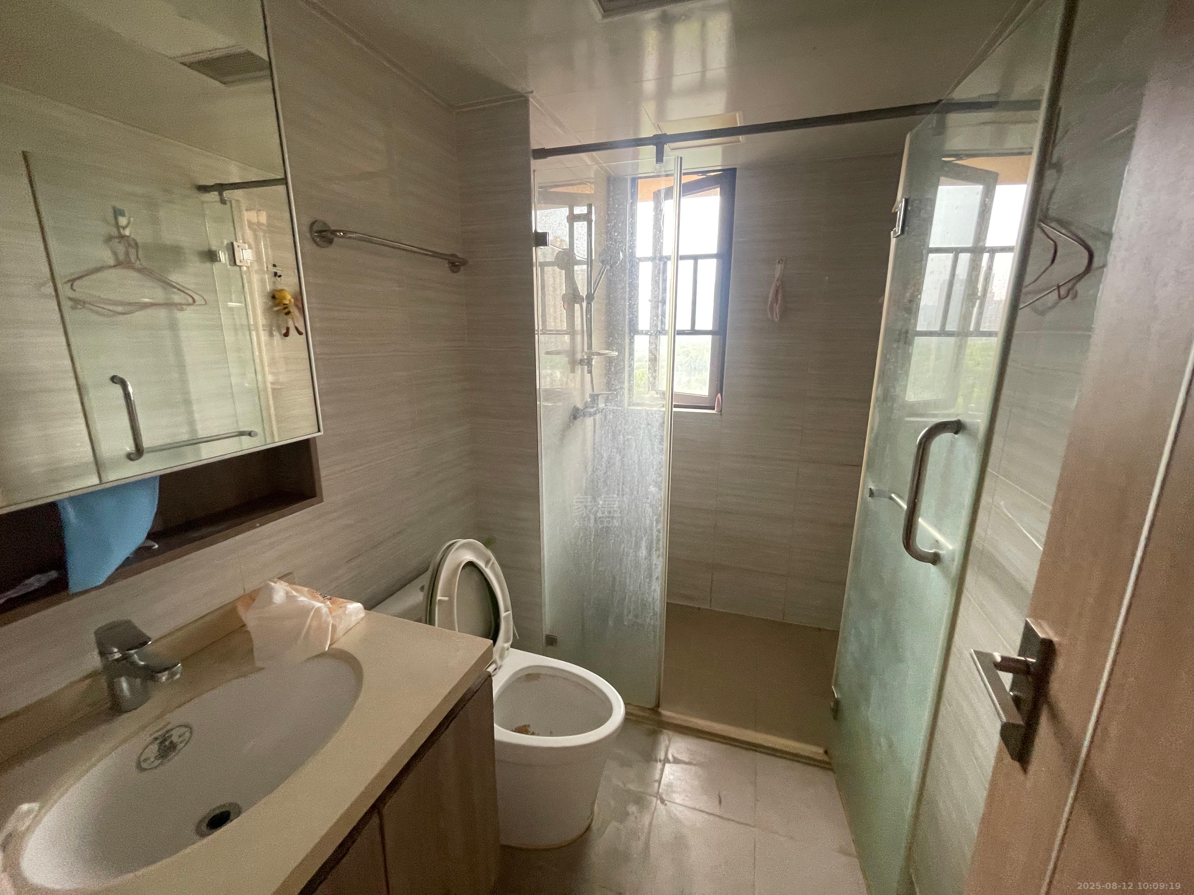 蓝溪谷 3室2厅2卫 2000.0元/月 蓝溪谷 3室2厅2卫 2000.0元/月室内图